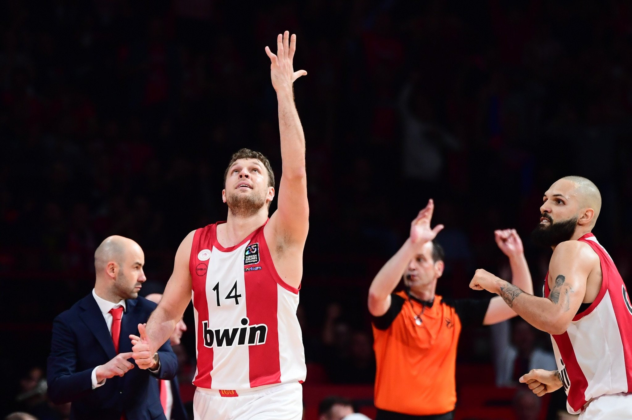 Ο πιο αποτελεσματικός «επιθετικός» ανά κατοχή στην Euroleague ο Βεζένκοφ!