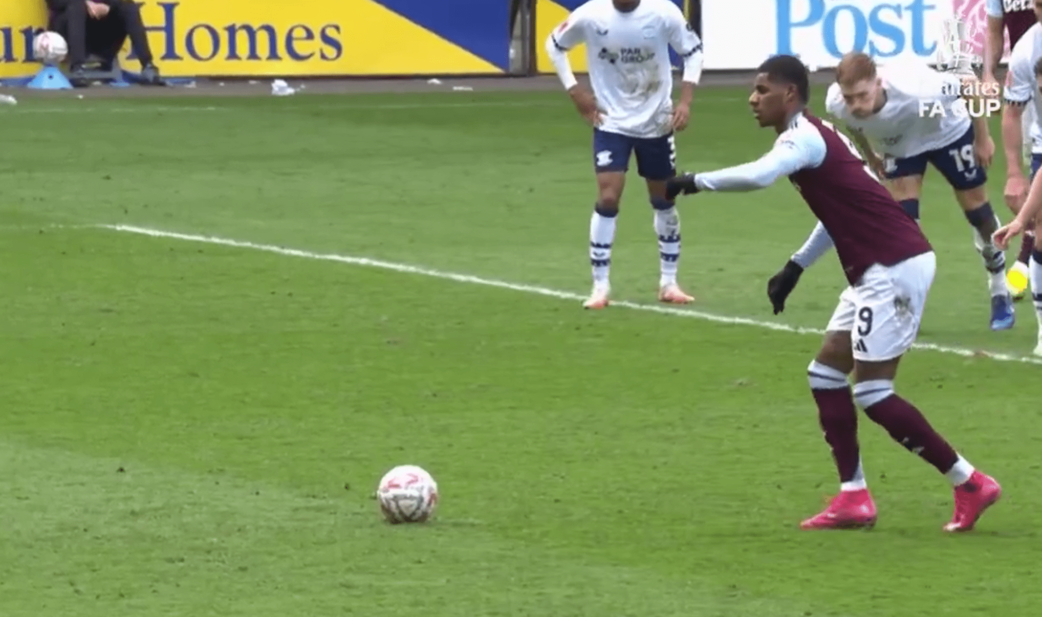 Απίθανο - Ο Ράσφορντ σκόραρε με πέναλτι χωρίς να κοιτάξει καν την μπάλα (vid)