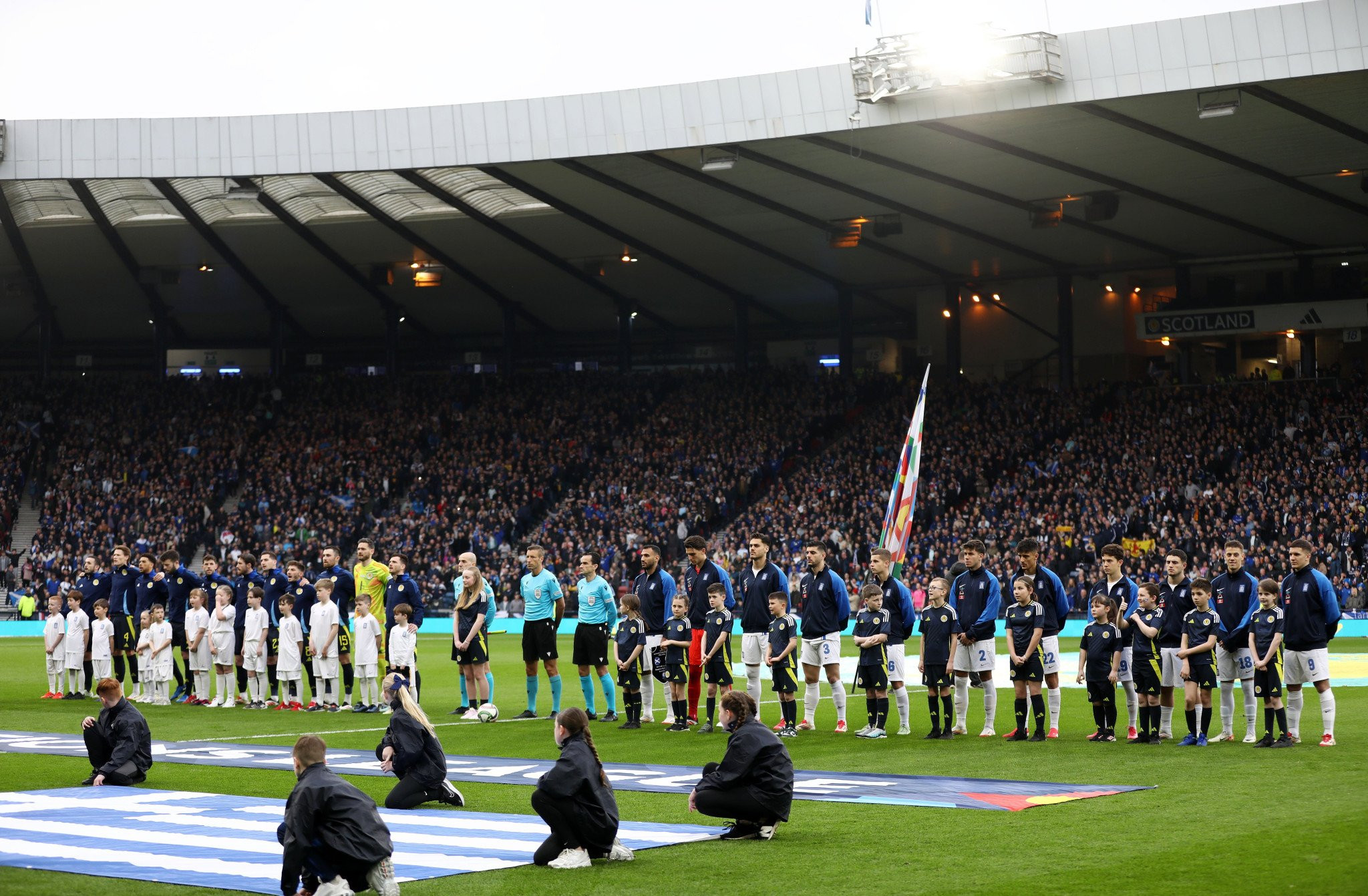 Γιούχα και αποχώρηση από τους Σκωτσέζους πριν φτάσουμε στο 90'