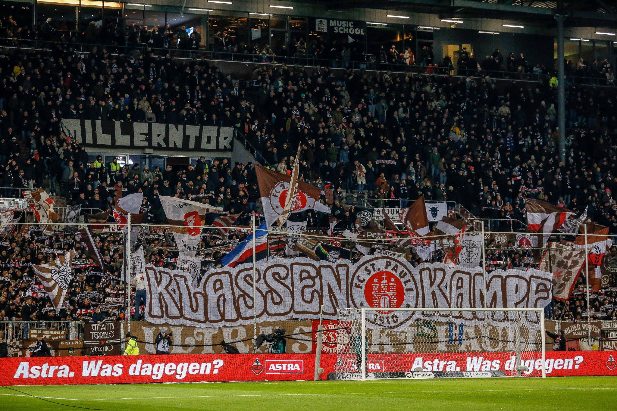 Ιστορικό - Η Σεντ Πάουλι ολοκληρώνει την πρωτοφανή πώληση του γηπέδου στους φιλάθλους της