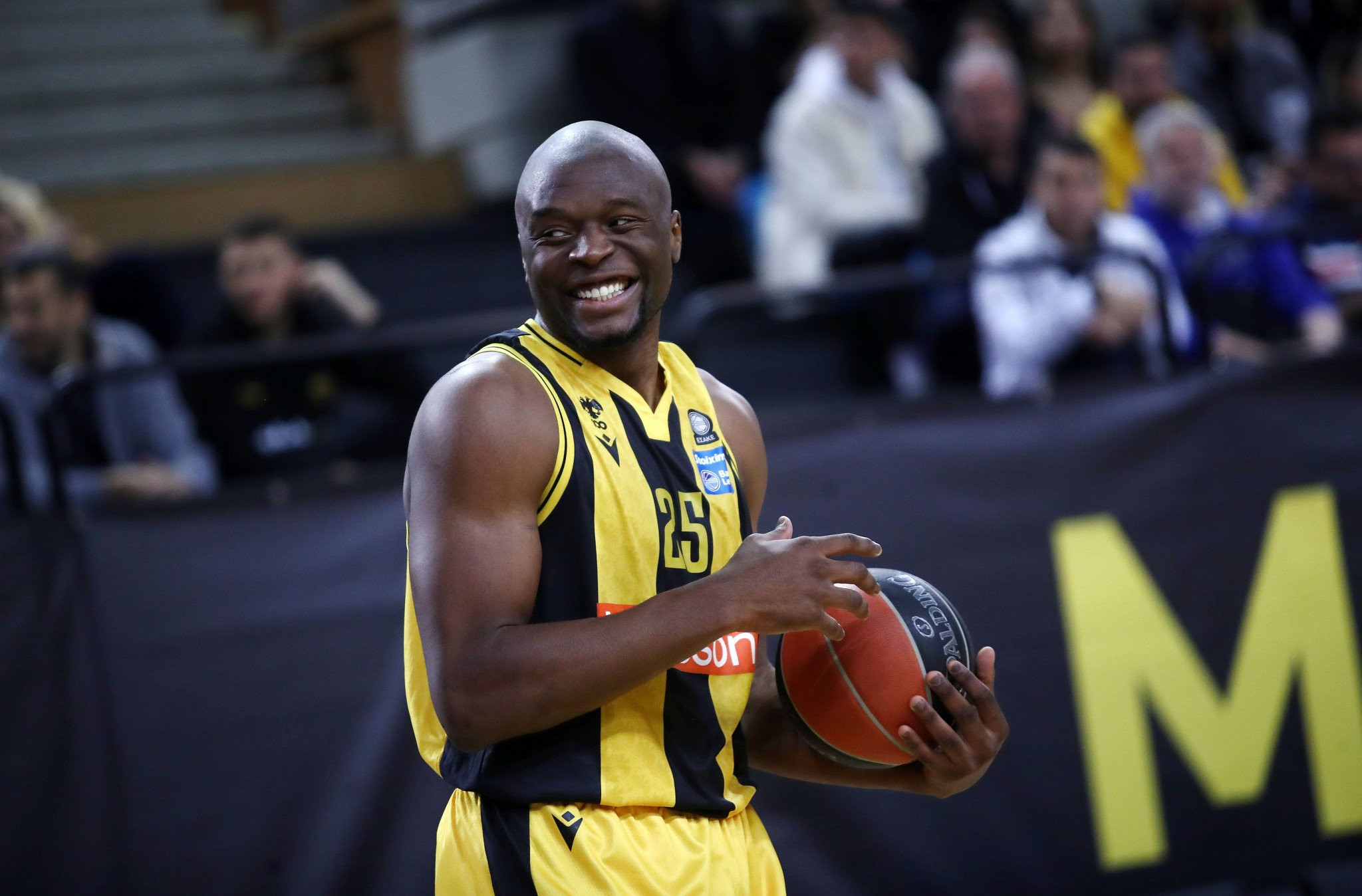 Από την ΑΕΚ στα Αραβικά Εμιράτα: Επίσημα στην Dubai BC ο Καμπενγκέλε