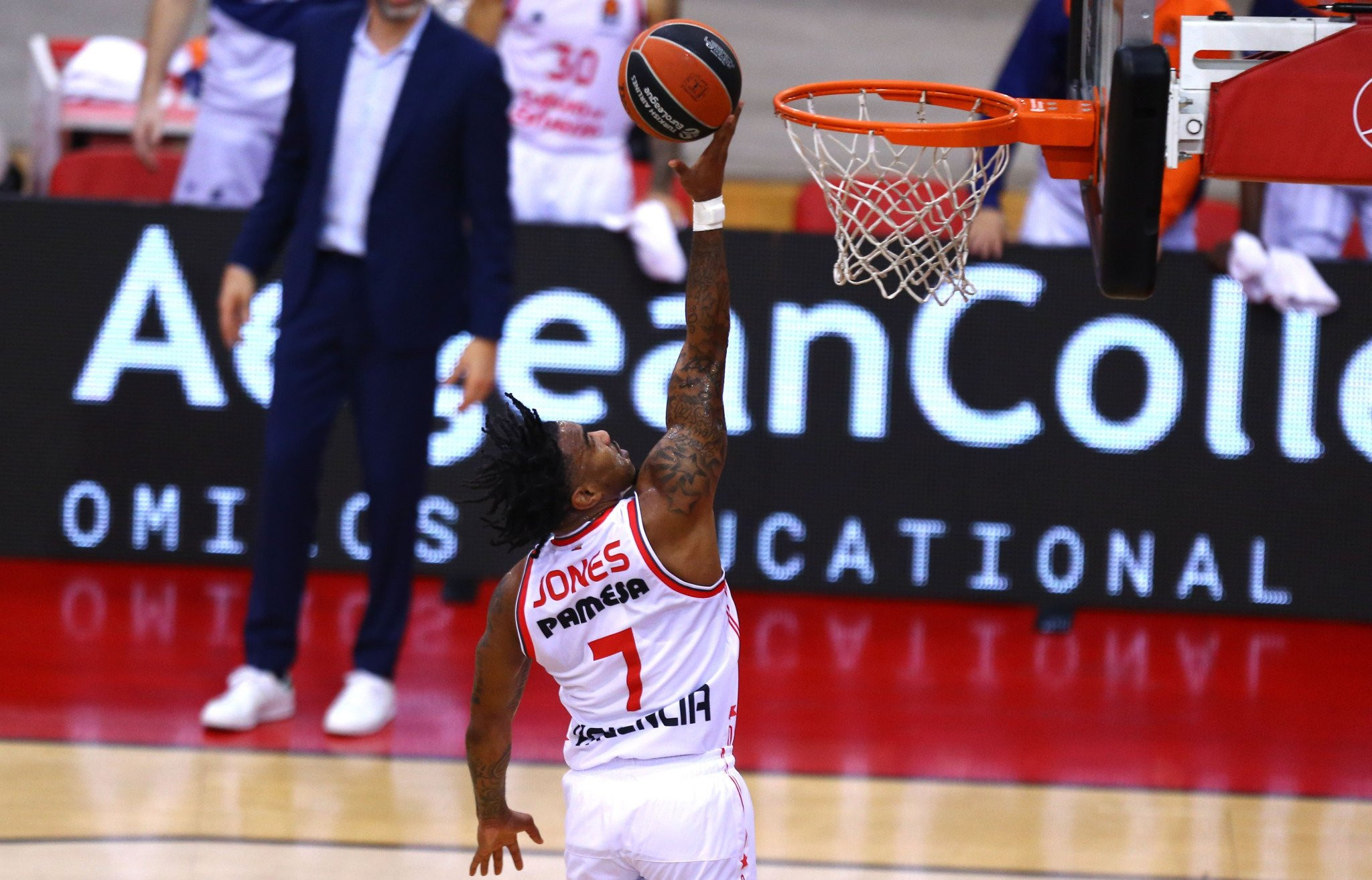 «Πυραυλοκίνητη» η Χάποελ του Ιτούδη: Ανακοίνωσε και τον Κρις Τζόουνς