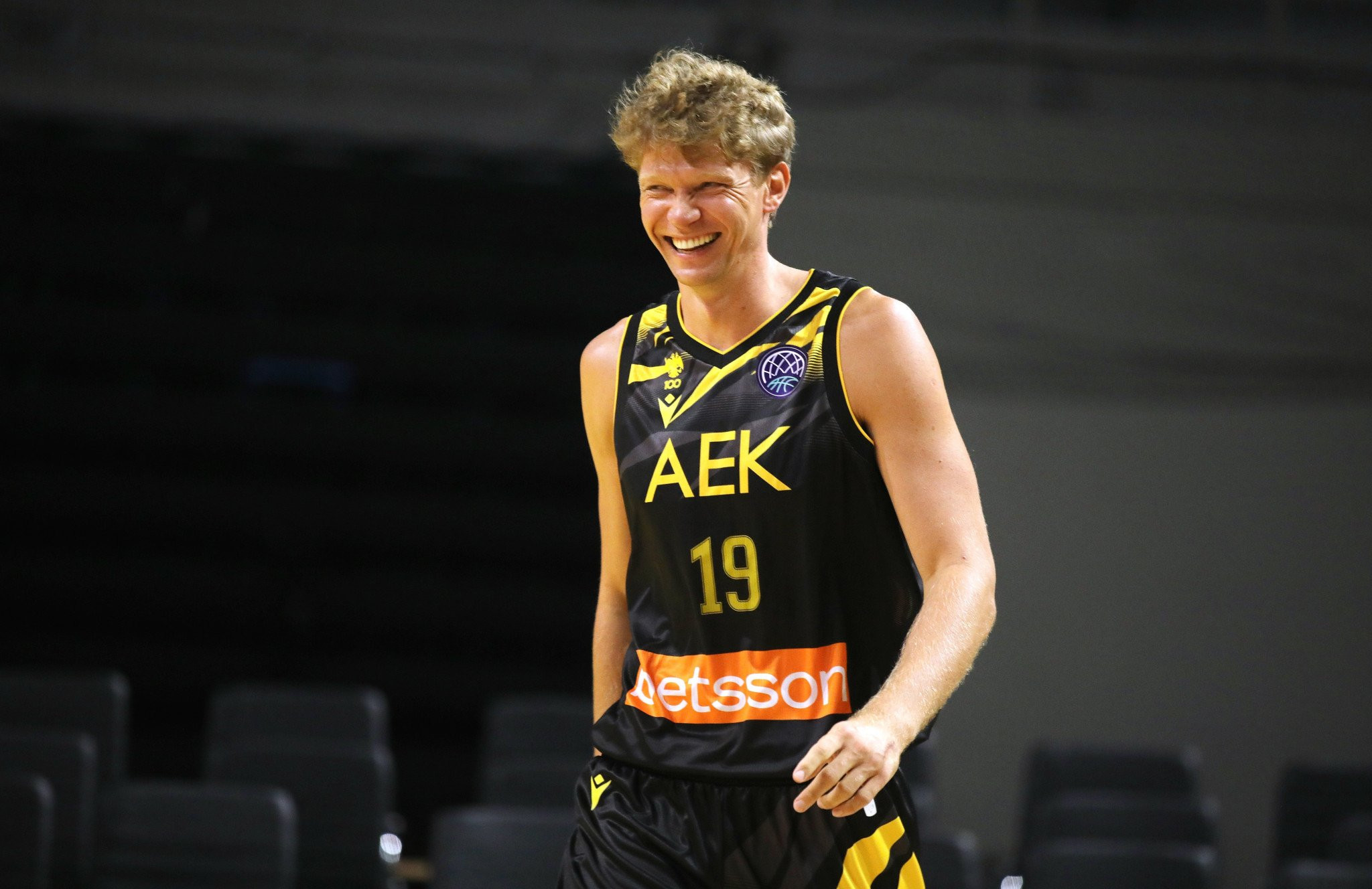 Έρχεται η νέα φανέλα της ΑΕΚ Betsson