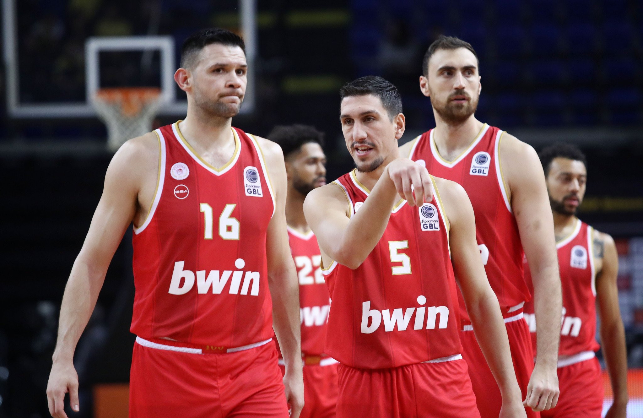 Μένει στον Ολυμπιακό ο Λαρεντζάκης, ανανεώνει ο Παπανικολάου