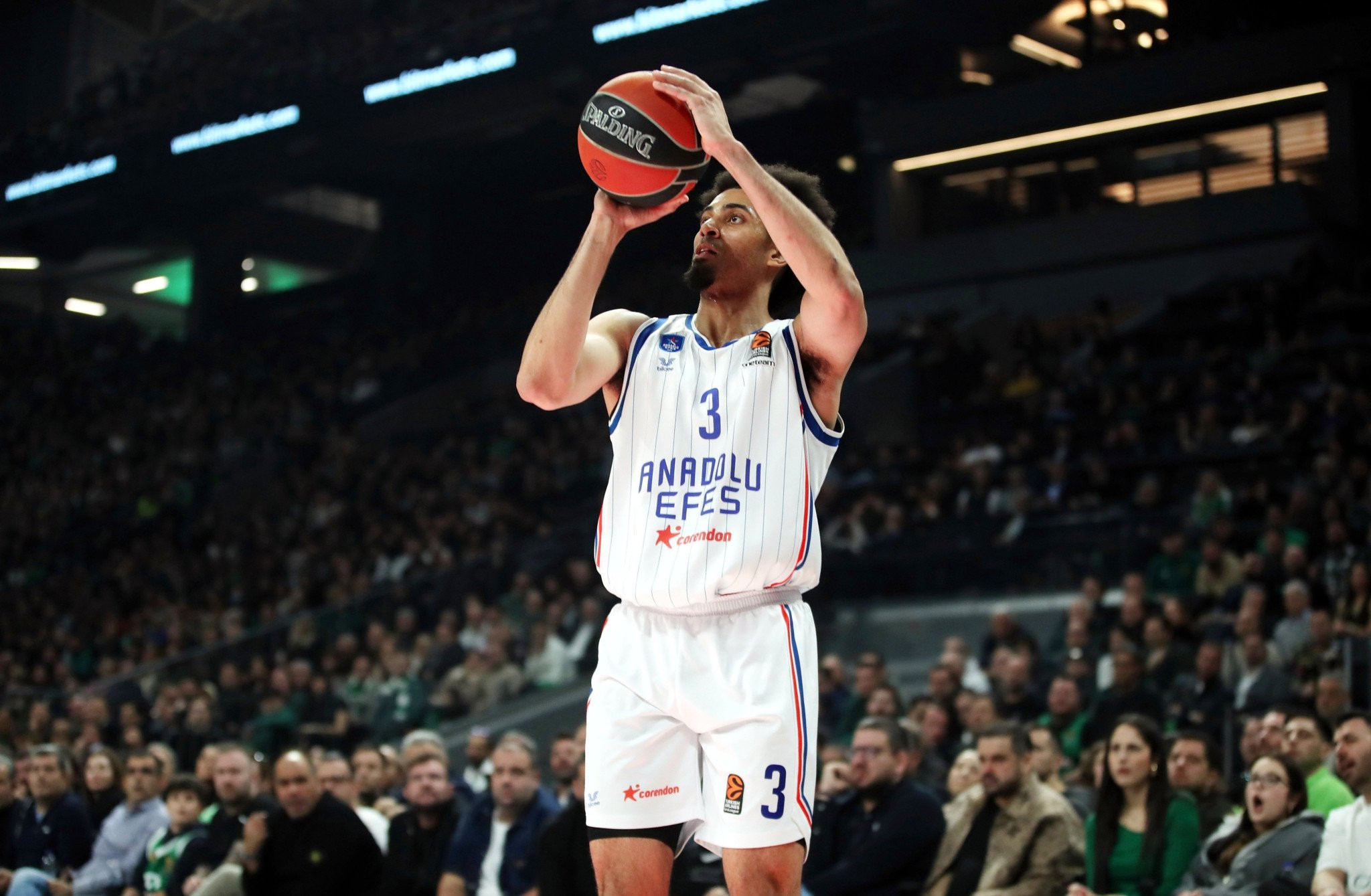 Από την Εφές στον Ερυθρό Αστέρα ο Τζόρνταν Νουόρα