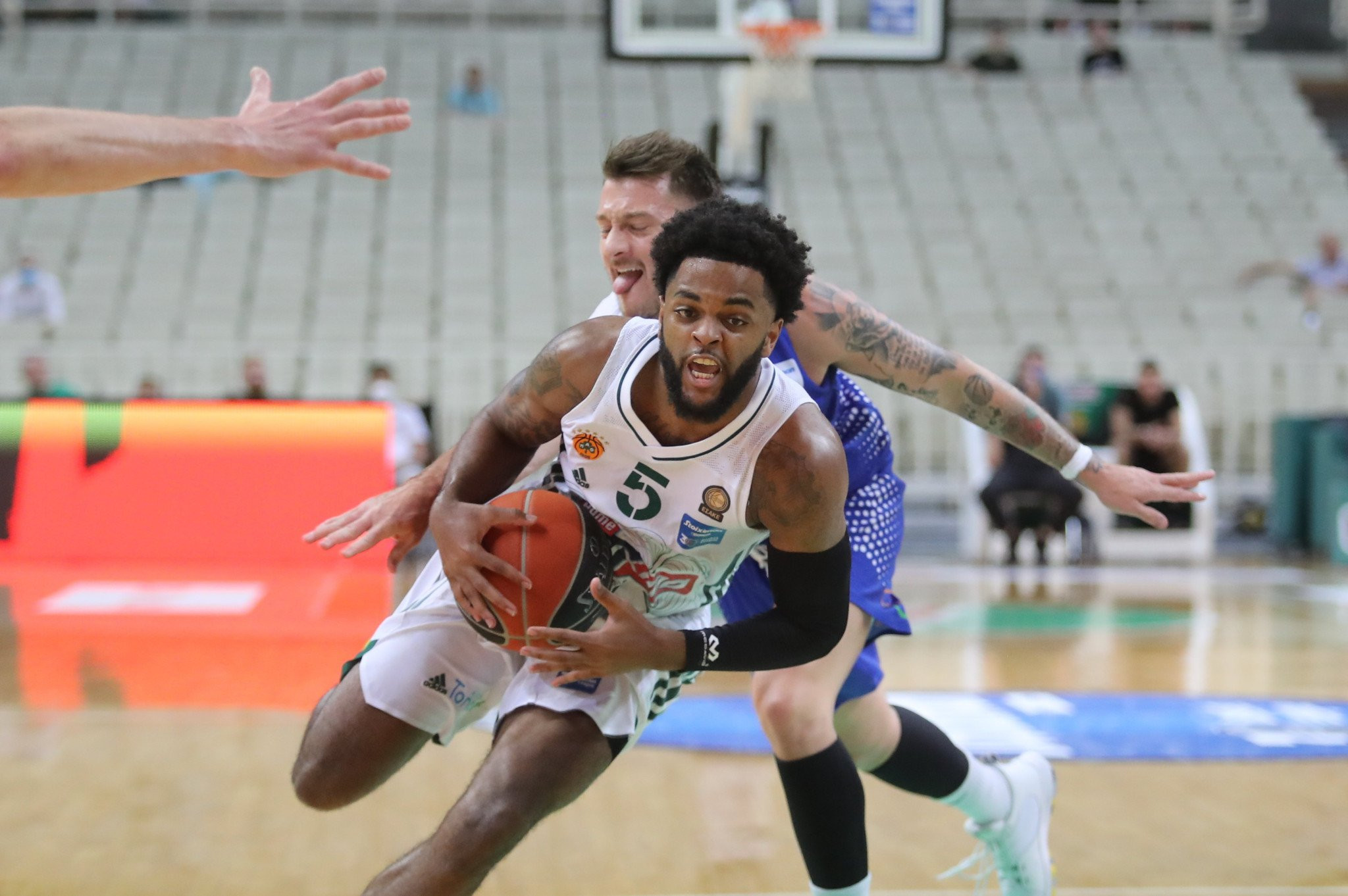 Επίσημη η «βόμβα» Μέικον στο Μαρούσι