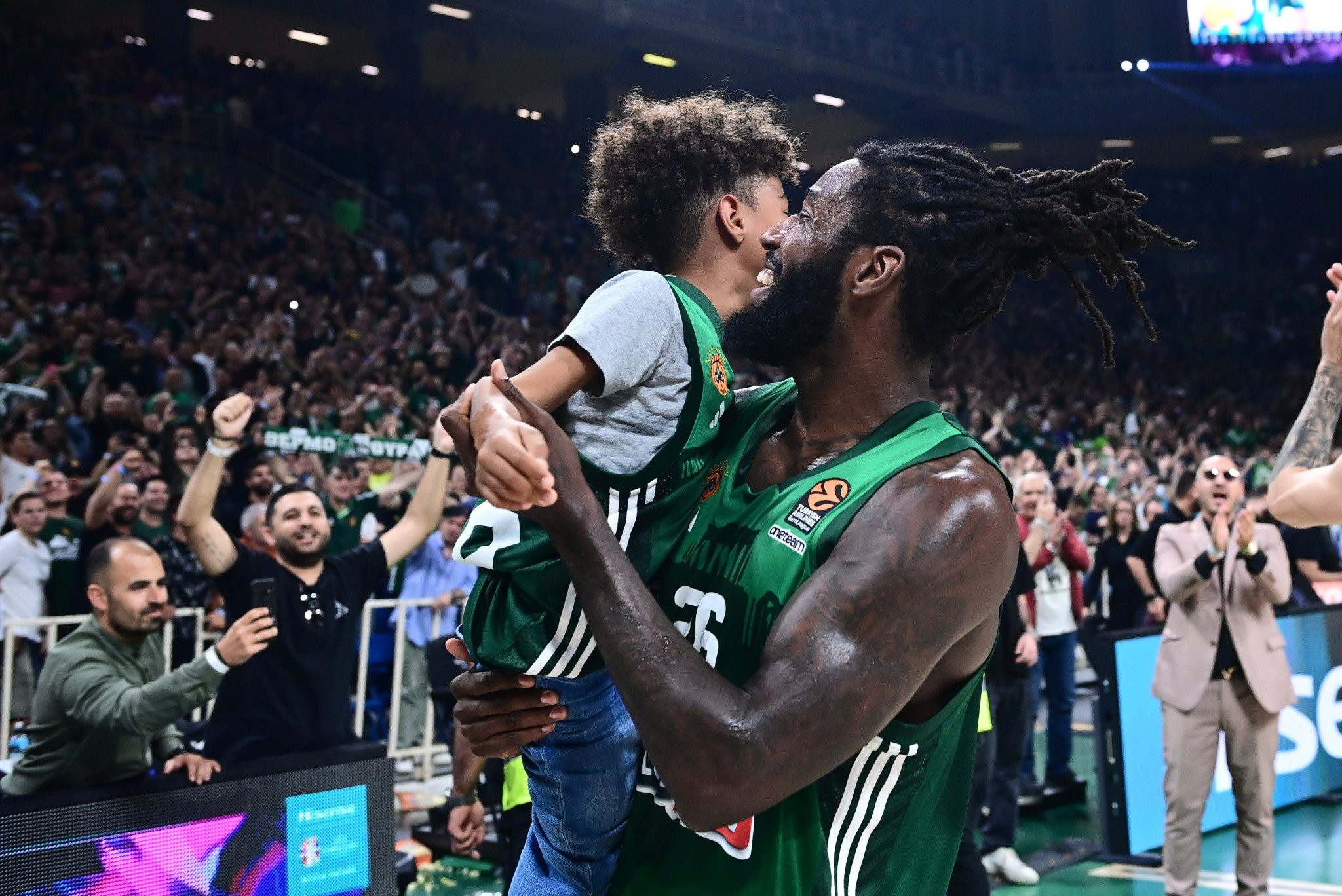 Ευχές της ΚΑΕ Παναθηναϊκός στον Λεσόρ και την σύντροφό του, για την γέννηση της κορούλας τους