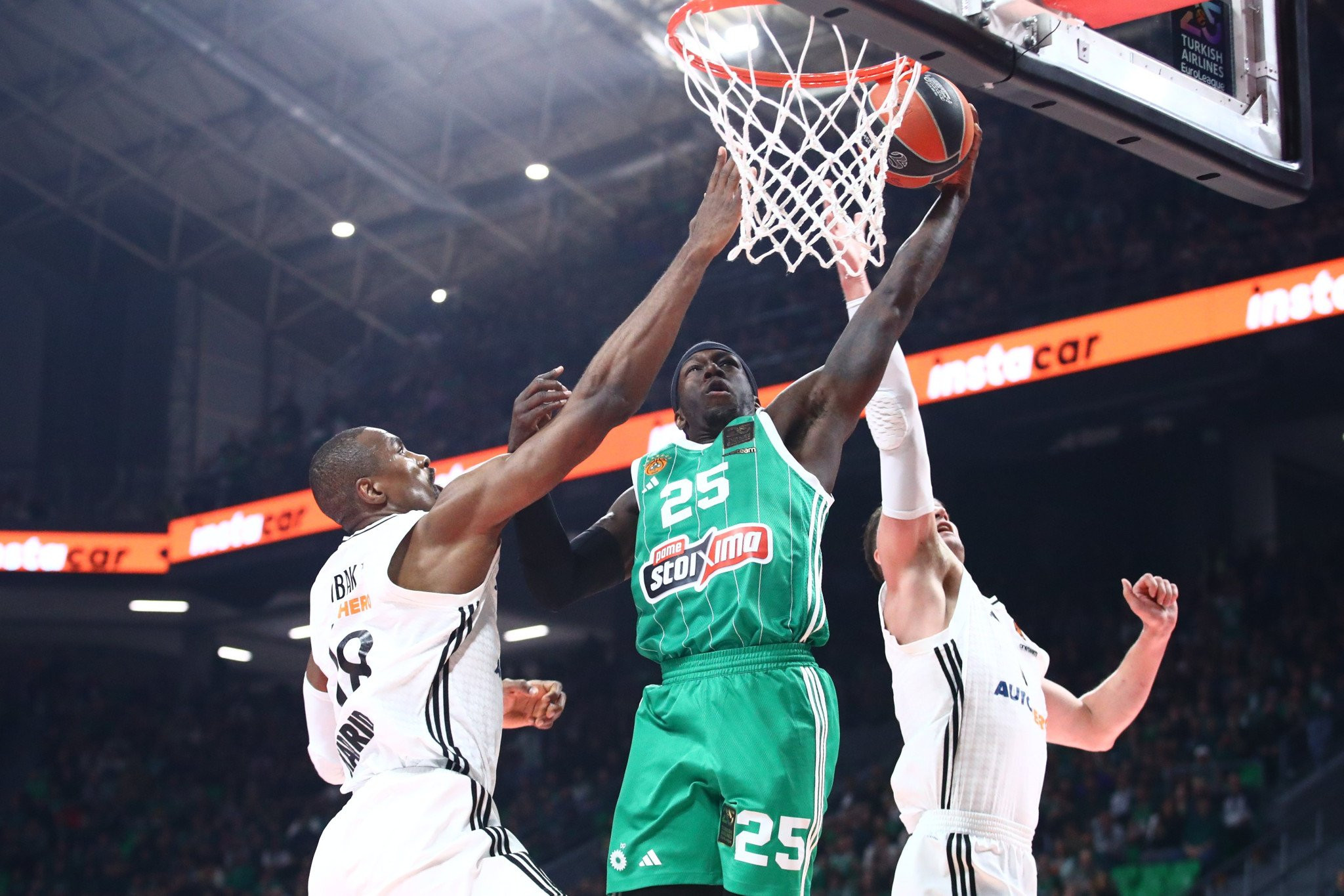 Τρίποντα, καρφώματα και εντυπωσιακές άμυνες: Οι καλύτερες φάσεις του Παναθηναϊκού στη Euroleague (video)