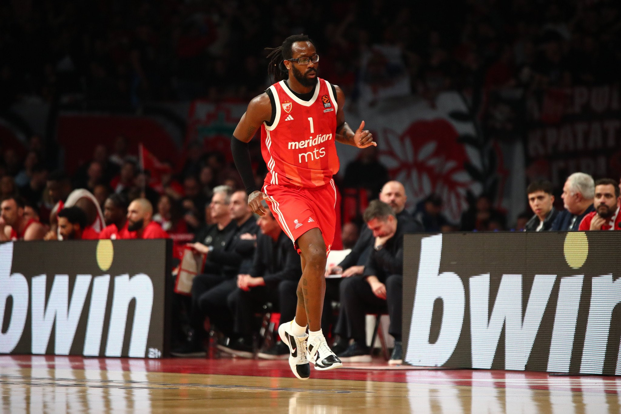 Τέλος ο Μπράουν από τον Ερυθρό Αστέρα