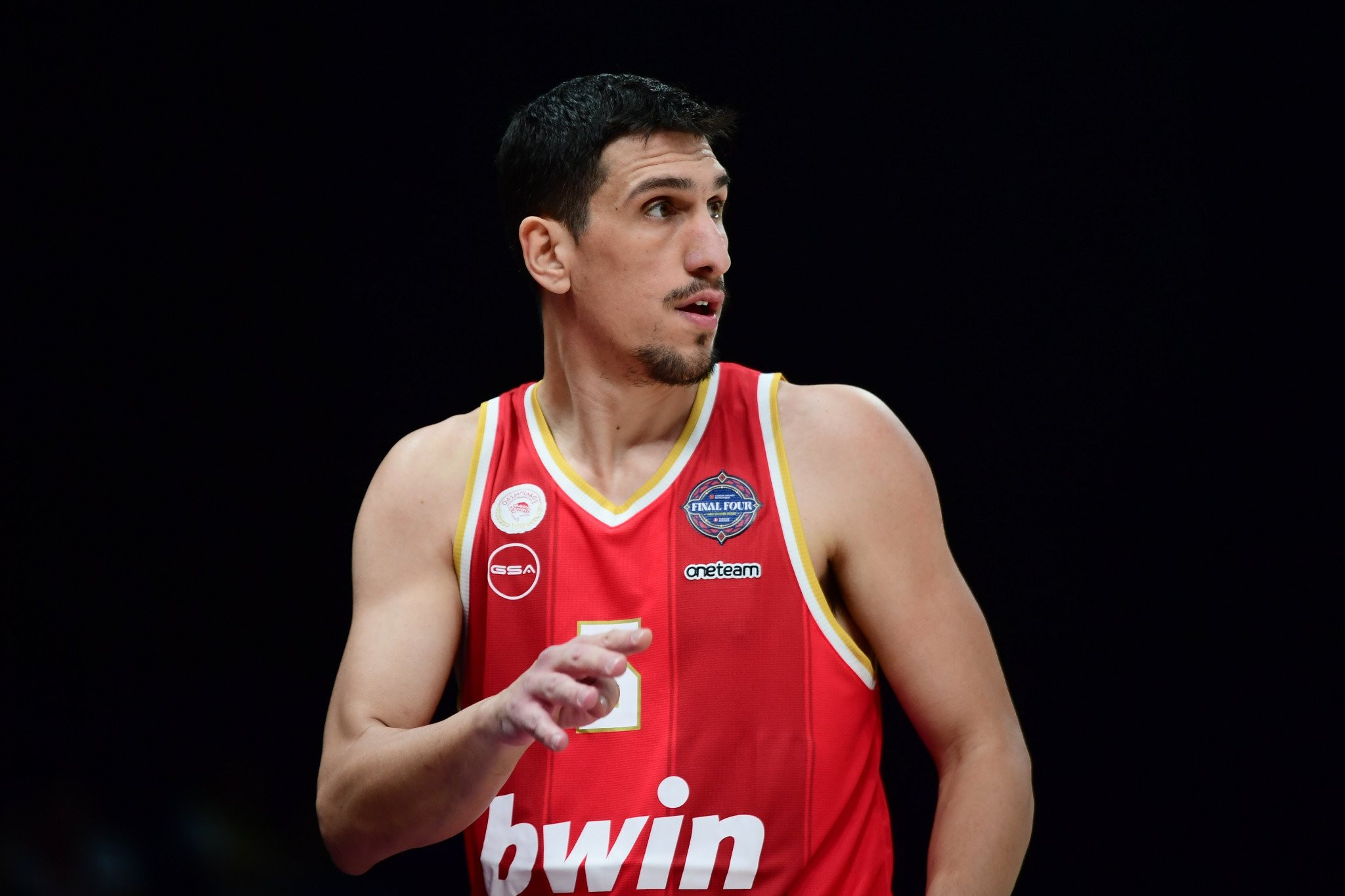 Βελτιωμένη πρόταση του Ολυμπιακού στον Λαρεντζάκη και παράταση τεσσάρων ημερών