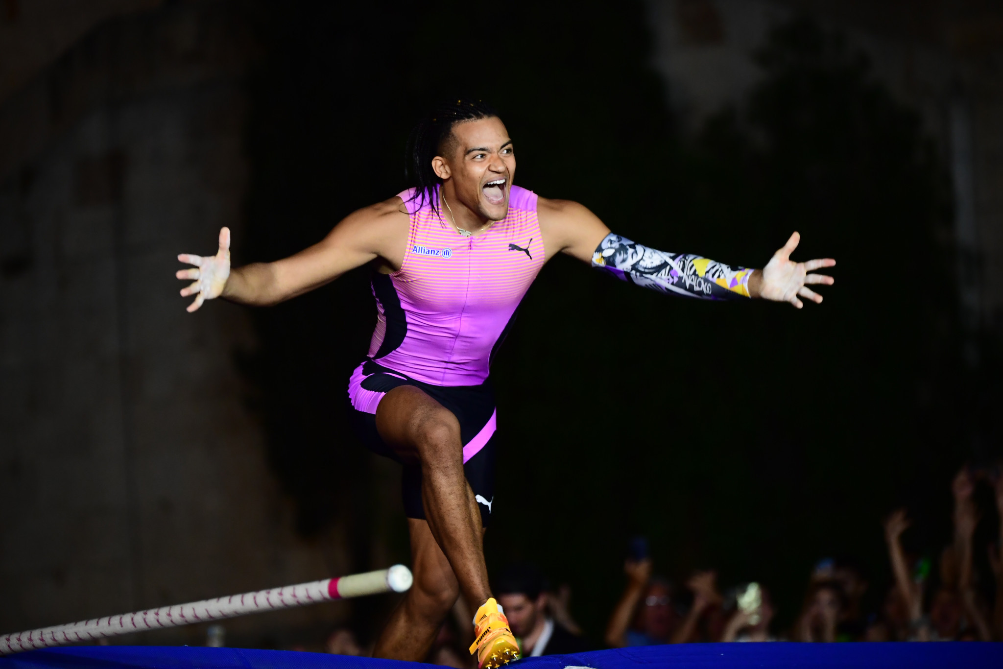 Σπουδαίος Καραλής: Νίκησε στο Fly Athens με 6.00μ μπροστά στο ελληνικό κοινό