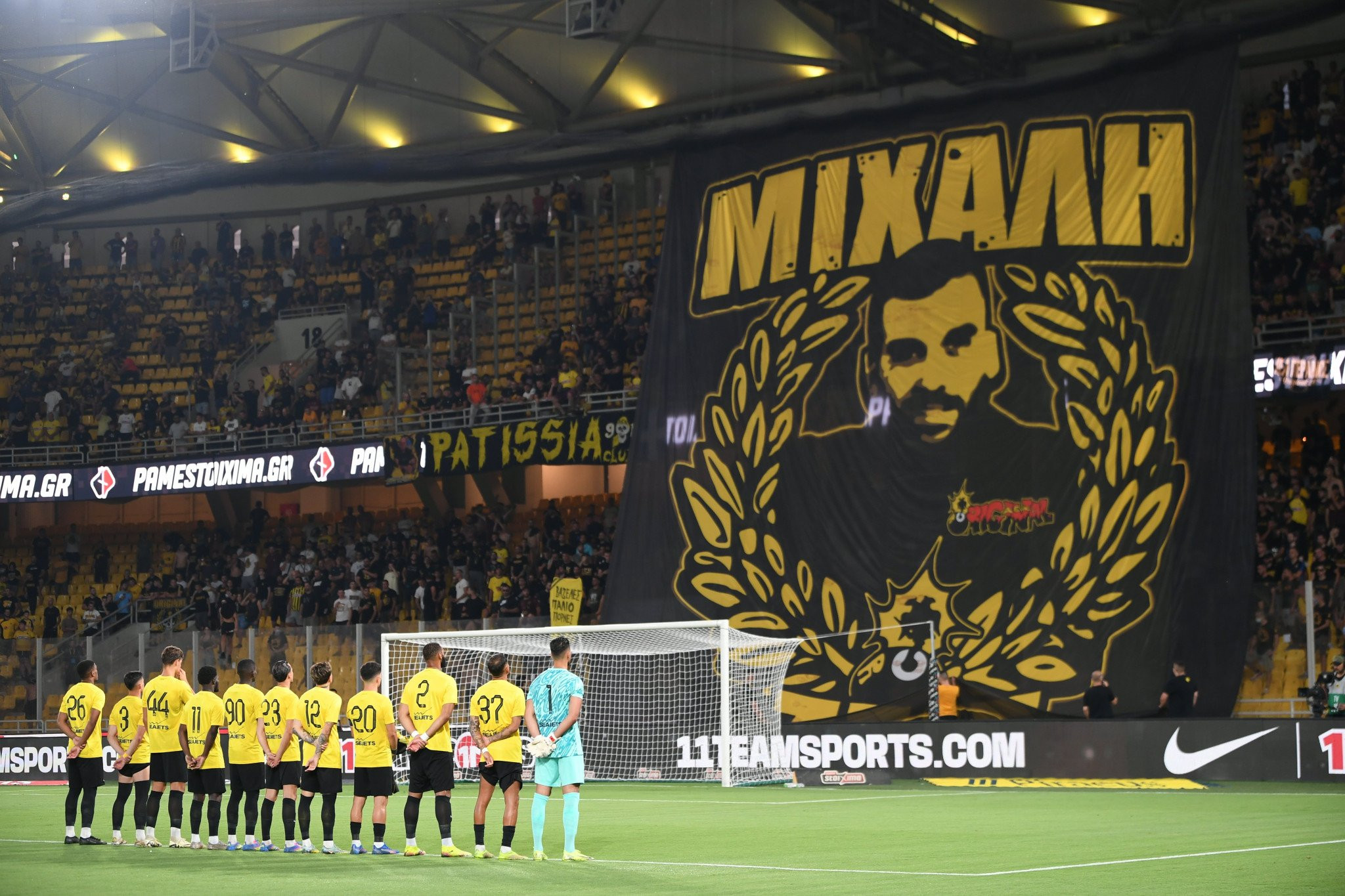 Ρίγη συγκίνησης στην «Opap Arena» - Ομάδα και κόσμος τίμησαν τη μνήμη του Μιχάλη Κατσούρη (video)