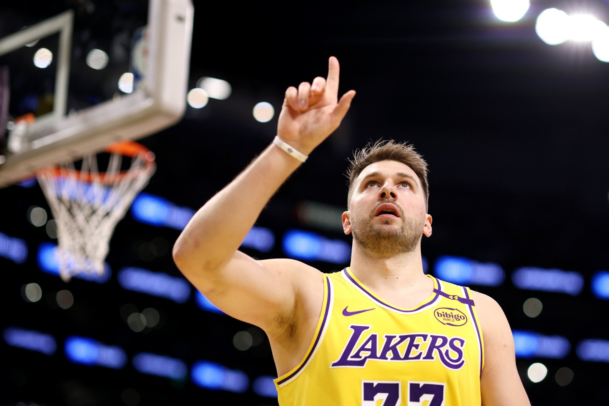 Οι Μάβερικς ζήτησαν να μεταφερθεί διαφημιστική πινακίδα με τον Ντόντσιτς επειδή βρισκόταν κοντά στο γήπεδο τους