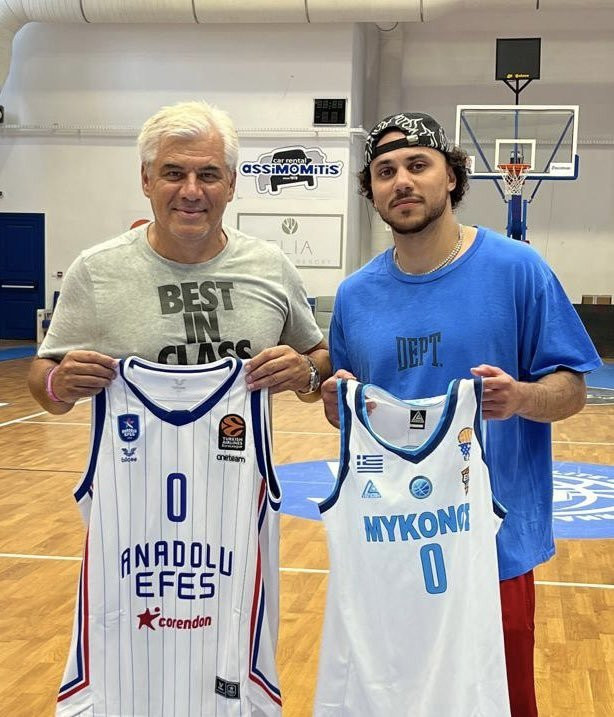 Στην Μύκονο και όχι για να... παρτάρει ο Λάρκιν, που χαλαρώνει σουτάροντας πριν το EuroBasket