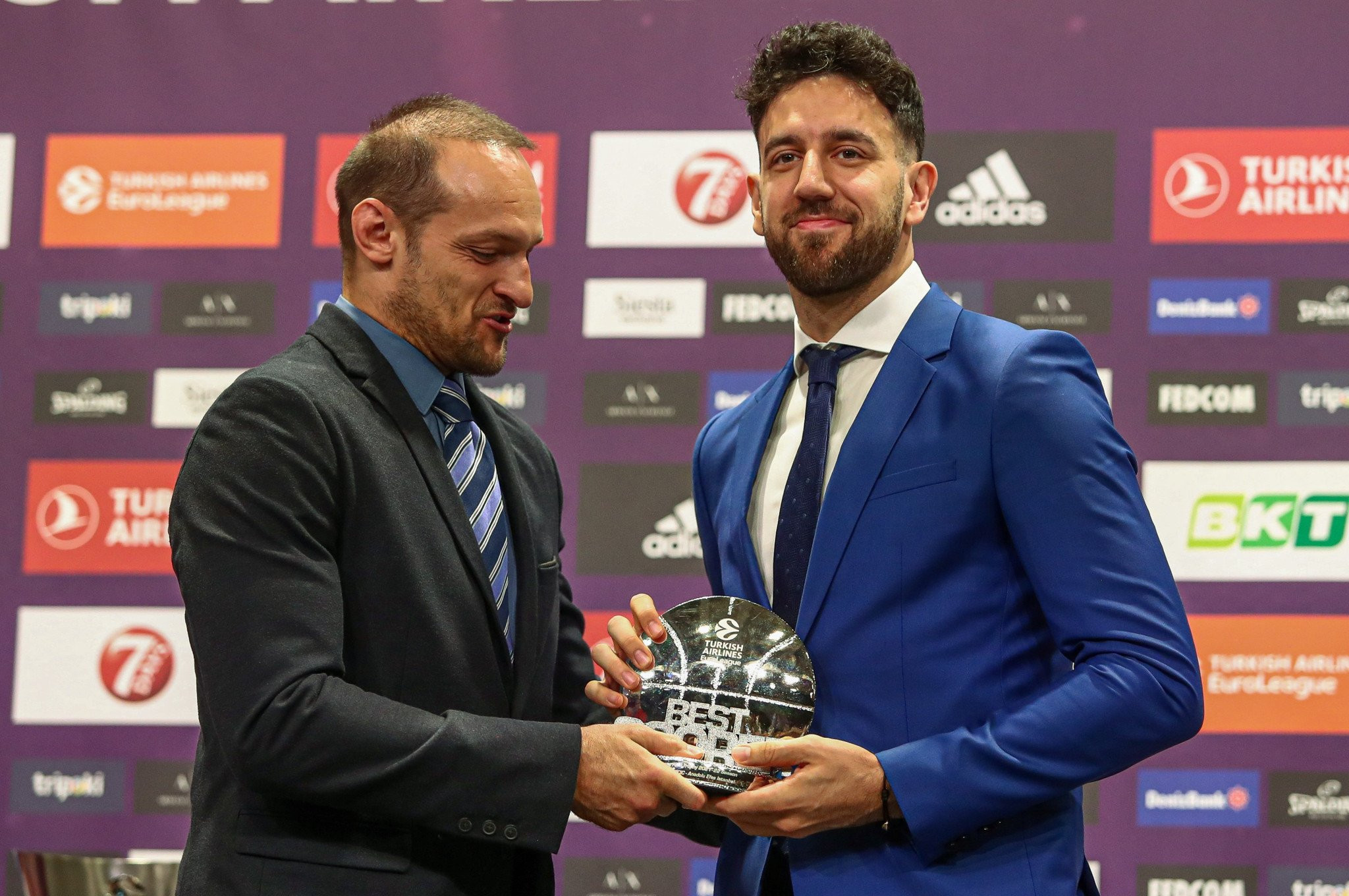 Αληθινός Μίδας: Αυτό είναι το δώρο του προέδρου της Χάποελ στον Μίτσιτς εκτός από τα 15 εκατομμύρια