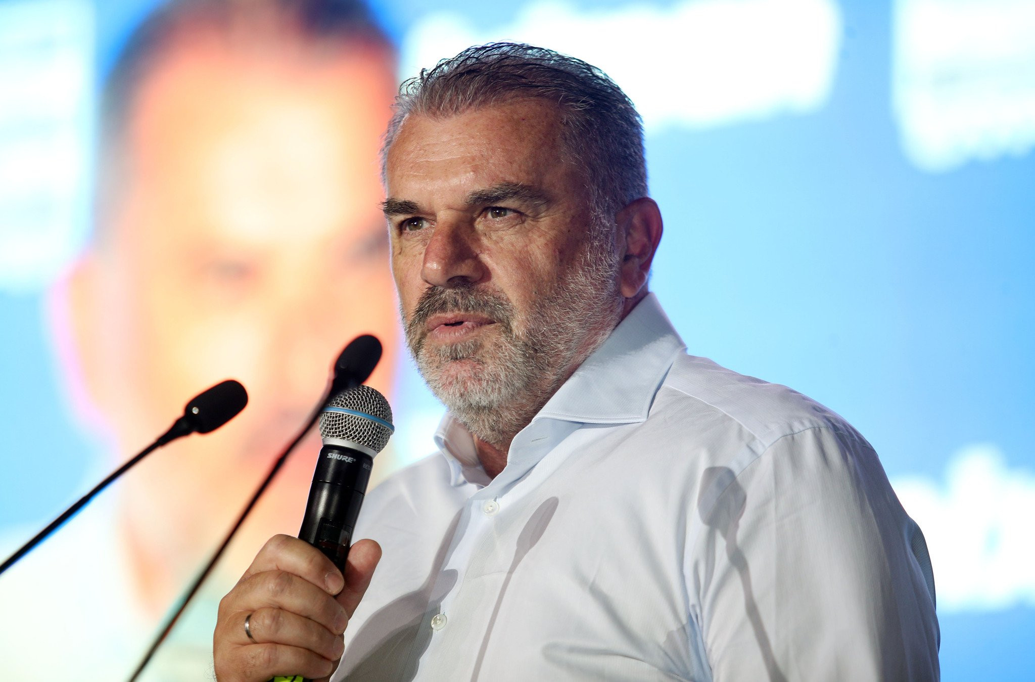 Η Super League βράβευσε τον Άγγελο Ποστέκογλου: «Να σας κάνω υπερήφανους, την Ελλάδα και την Αυστραλία»