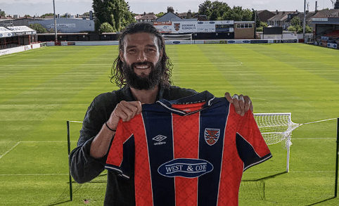 Στην έκτη κατηγορία Αγγλίας ο Κάρολ: «Τα παιδιά μου νόμιζαν ότι θα πάω στην... Τσέλσι»