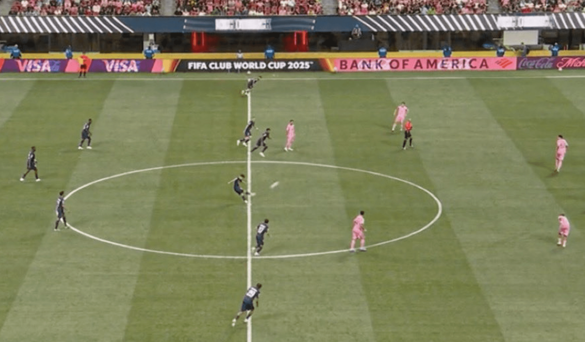 Γιατί η Παρί δίνει επίτηδες την μπάλα στον αντίπαλο μετά τη σέντρα; Τι κρύβεται πίσω από την τακτική του Λουίς Ενρίκε