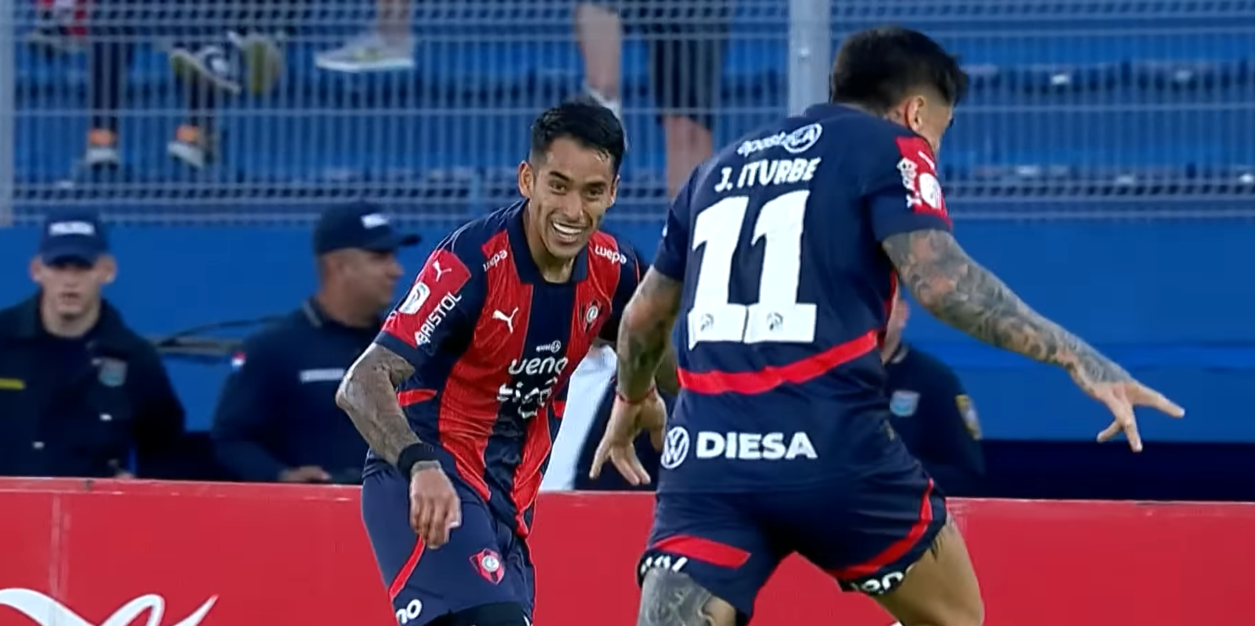 Αραούχο και Ιτούρμπε σκόραραν για την Σέρο Πορτένιο και πανηγύρισαν έξαλλα μαζί (video)