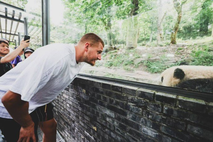 Ο Γιόκιτς απολαμβάνει την παρέα των αξιαγάπητων πάντα στην Κίνα (video)