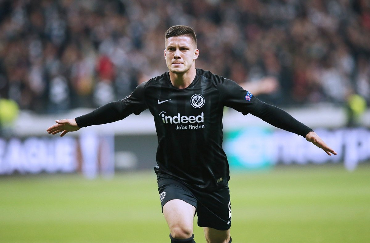 Στα γραφεία της ΑΕΚ ο Γιόβιτς για να υπογράψει!