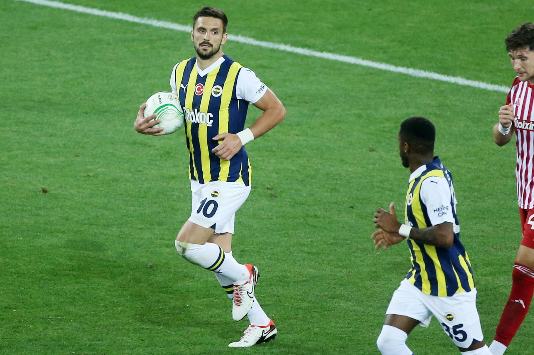 Υπογράφει στον Ερυθρό Αστέρα και επιστρέφει στη Σερβία ο Τάντιτς