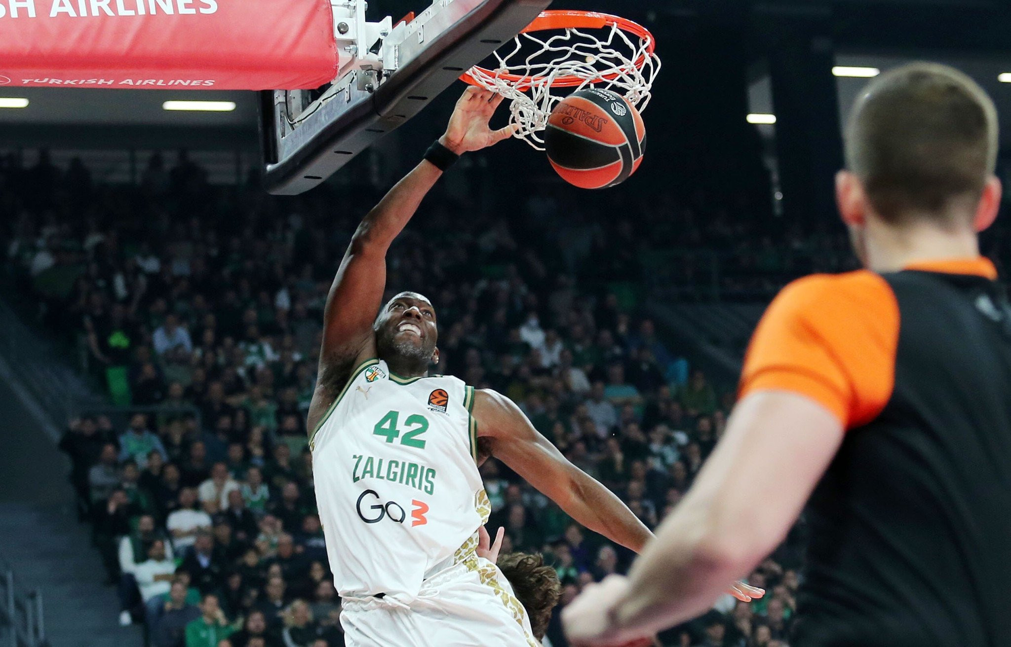 Επίσημα στην Αρμάνι Μιλάνο ο Ντάνστον