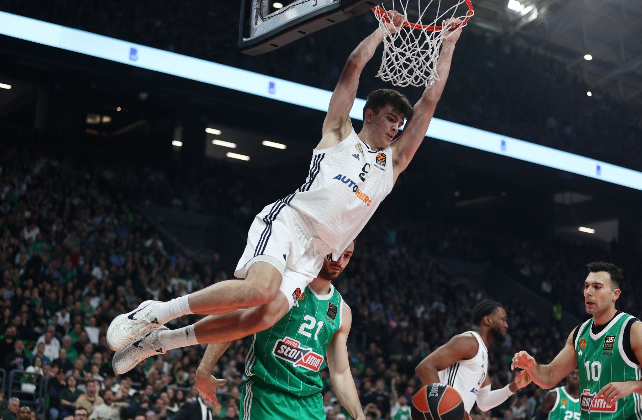 «Hugo Boss»: Ο Γκονζάλεθ τα πηγαίνει καλά και δικαιώνει την επιλογή των Σέλτικς