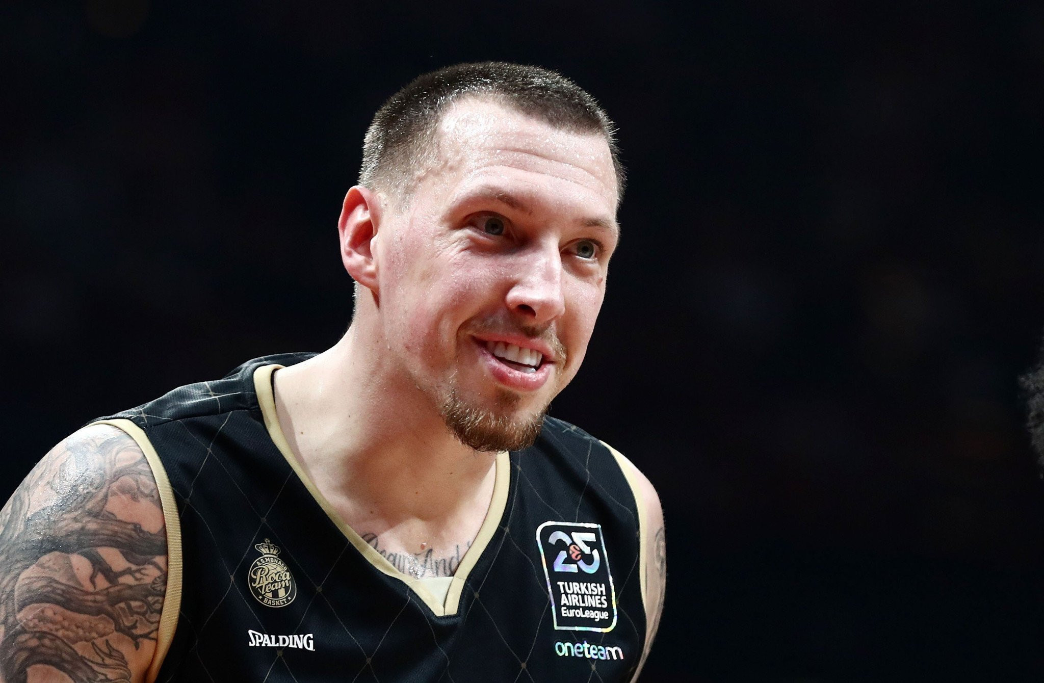 Βάζει τέλος στα σενάρια ο Τάις και μένει στο Μονακό