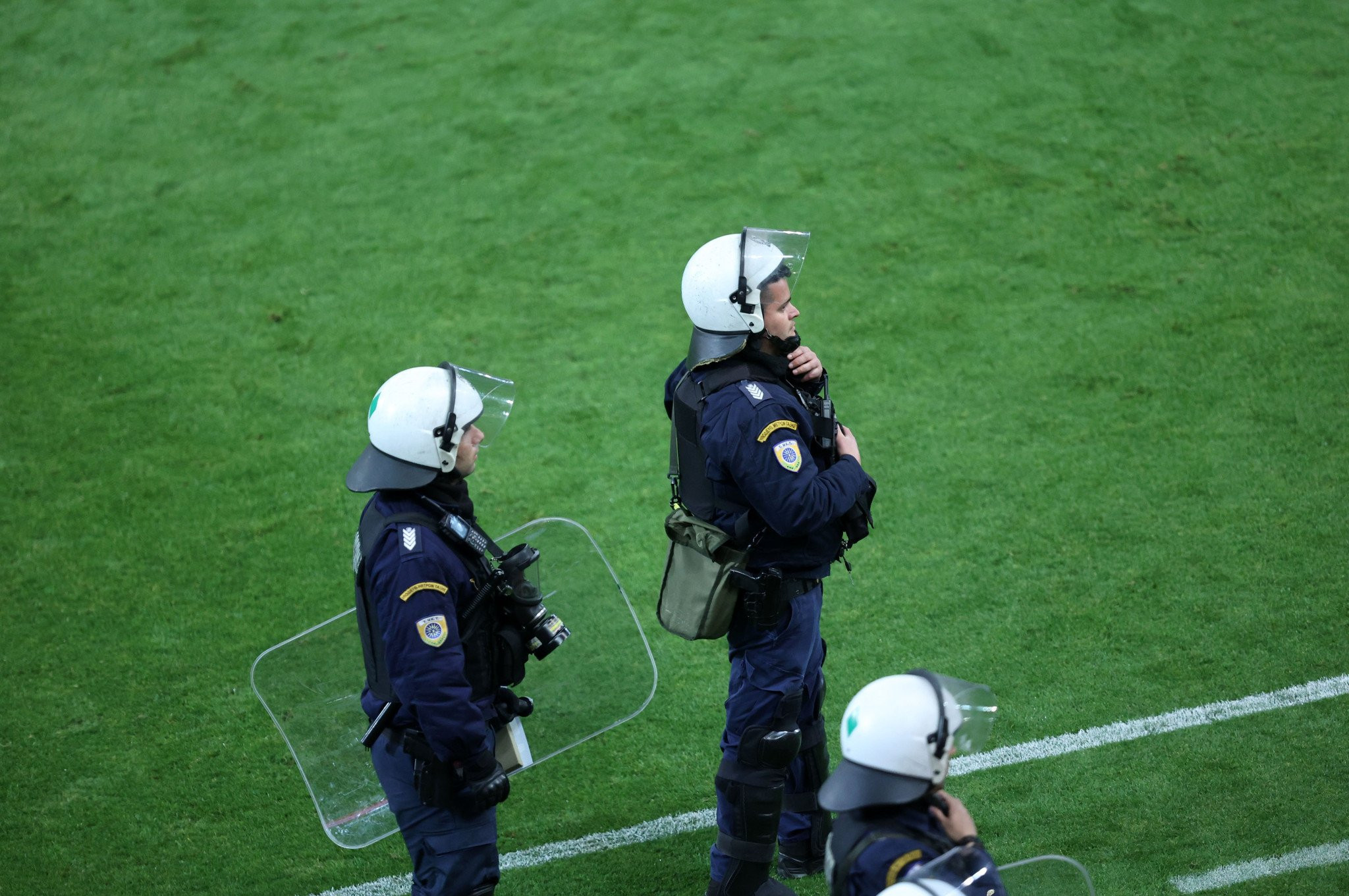Οπαδοί της ΑΕΚ επιτέθηκαν στα ΜΑΤ στη Νέα Φιλαδέλφεια - Τραυματίες αστυνομικοί