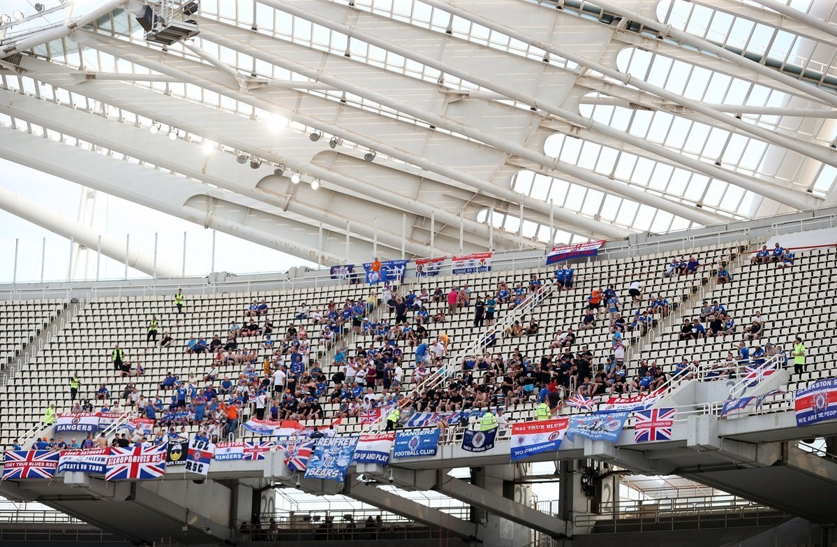 Πήραν θέση στο πάνω διάζωμα του ΟΑΚΑ οι οπαδοί της Ρέιντζερς (pic,vid)