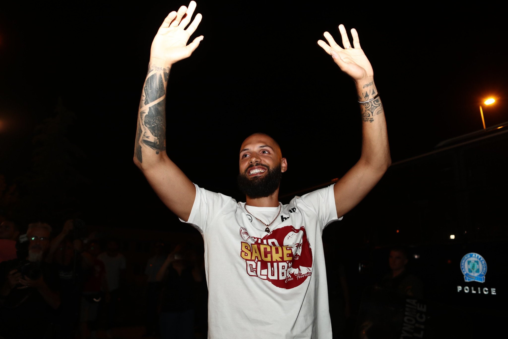 Un sacré club: O Φουρνιέ είδε, πωρώθηκε, ήρθε και δεν πάει πουθενά