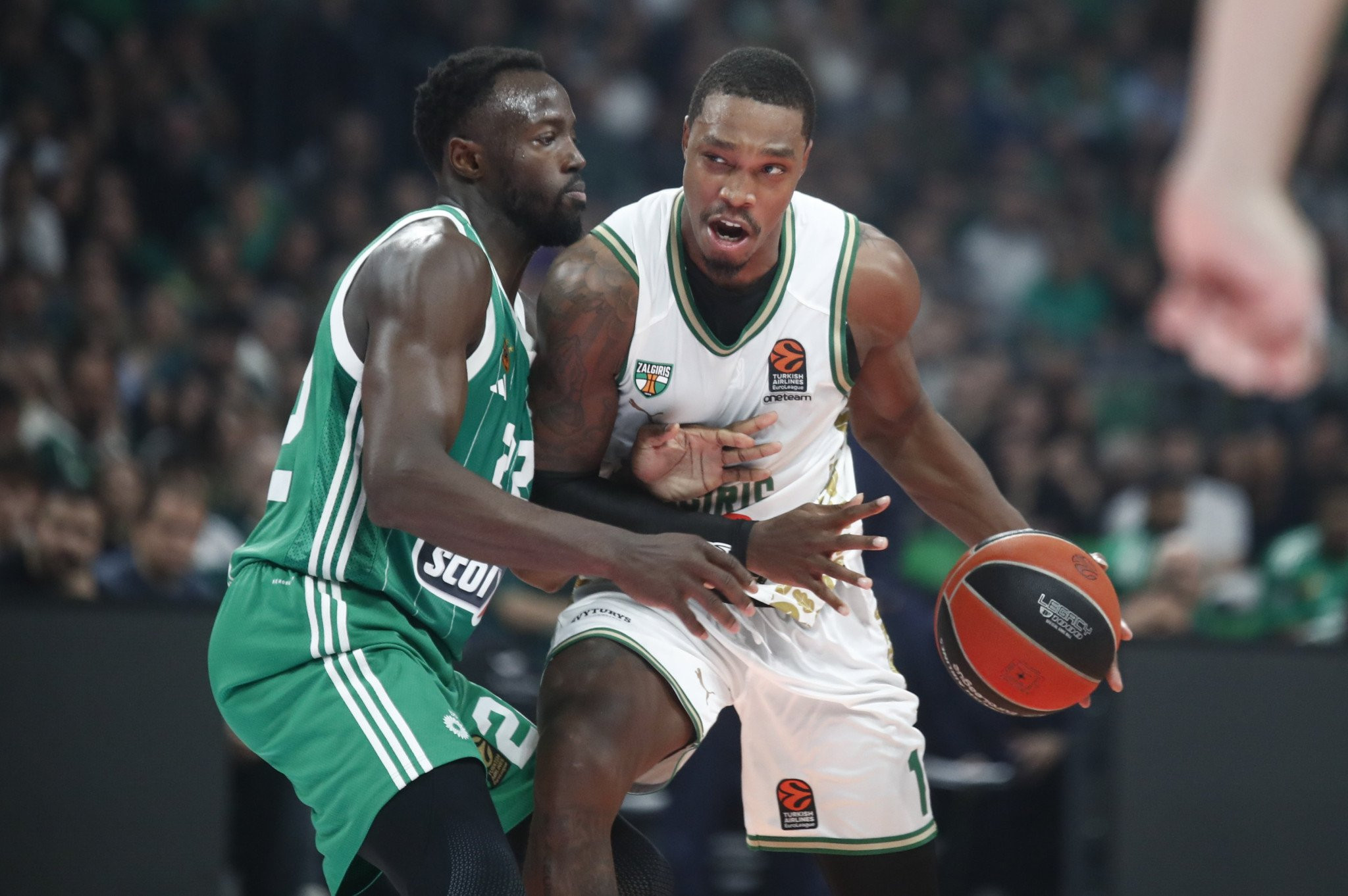 Η Μακάμπι ανακοίνωσε τον Λόνι Γουόκερ!