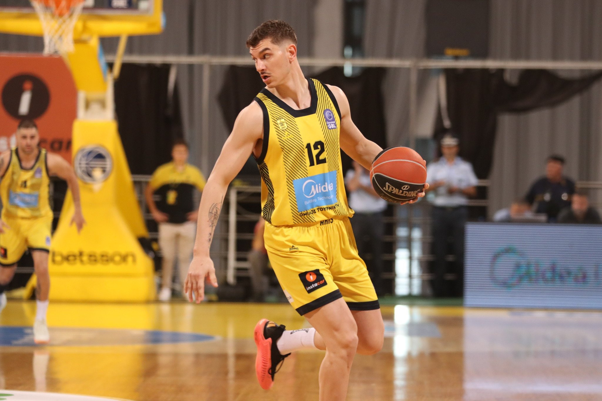 Παραμένει στον Άρη ο Γκιουζέλης