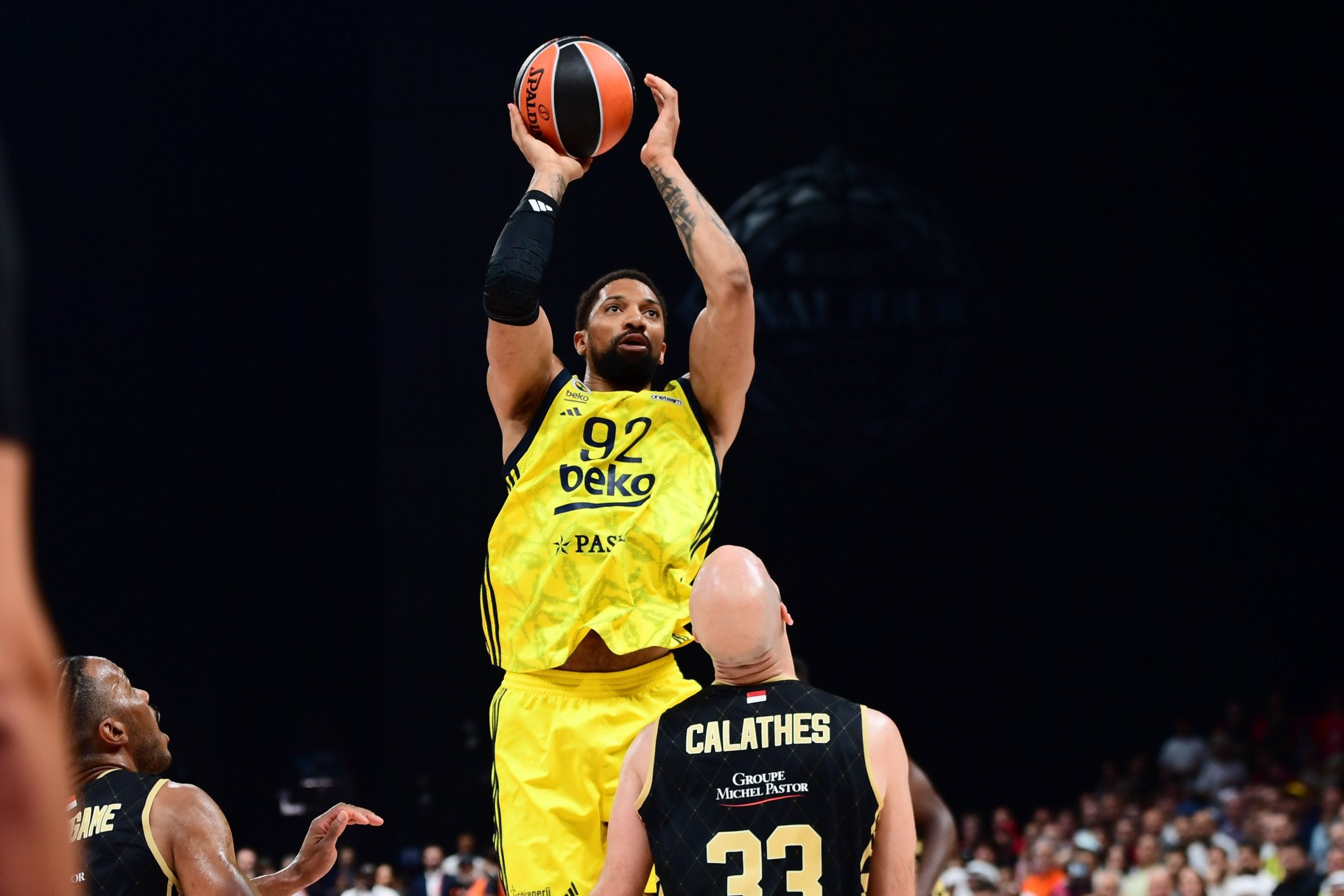 Συνεχίζει στη Φενέρμπαχτσε ο Μπιρτς