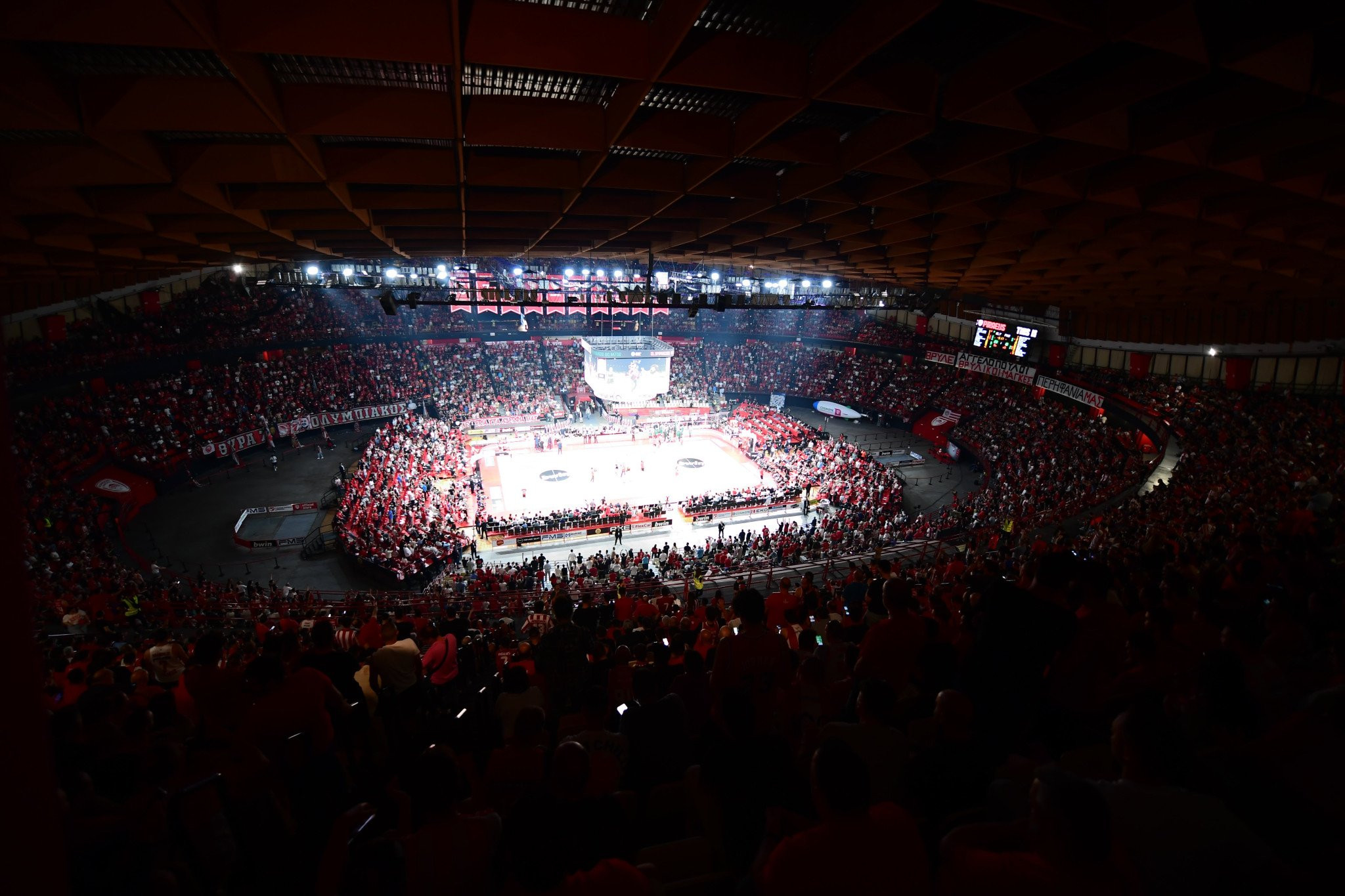 Oι εργαζόμενοι του ΣΕΦ ζητούν ενημέρωση από τον Βρούτση μετά την παραχώρηση του ΣΕΦ στον Ολυμπιακό