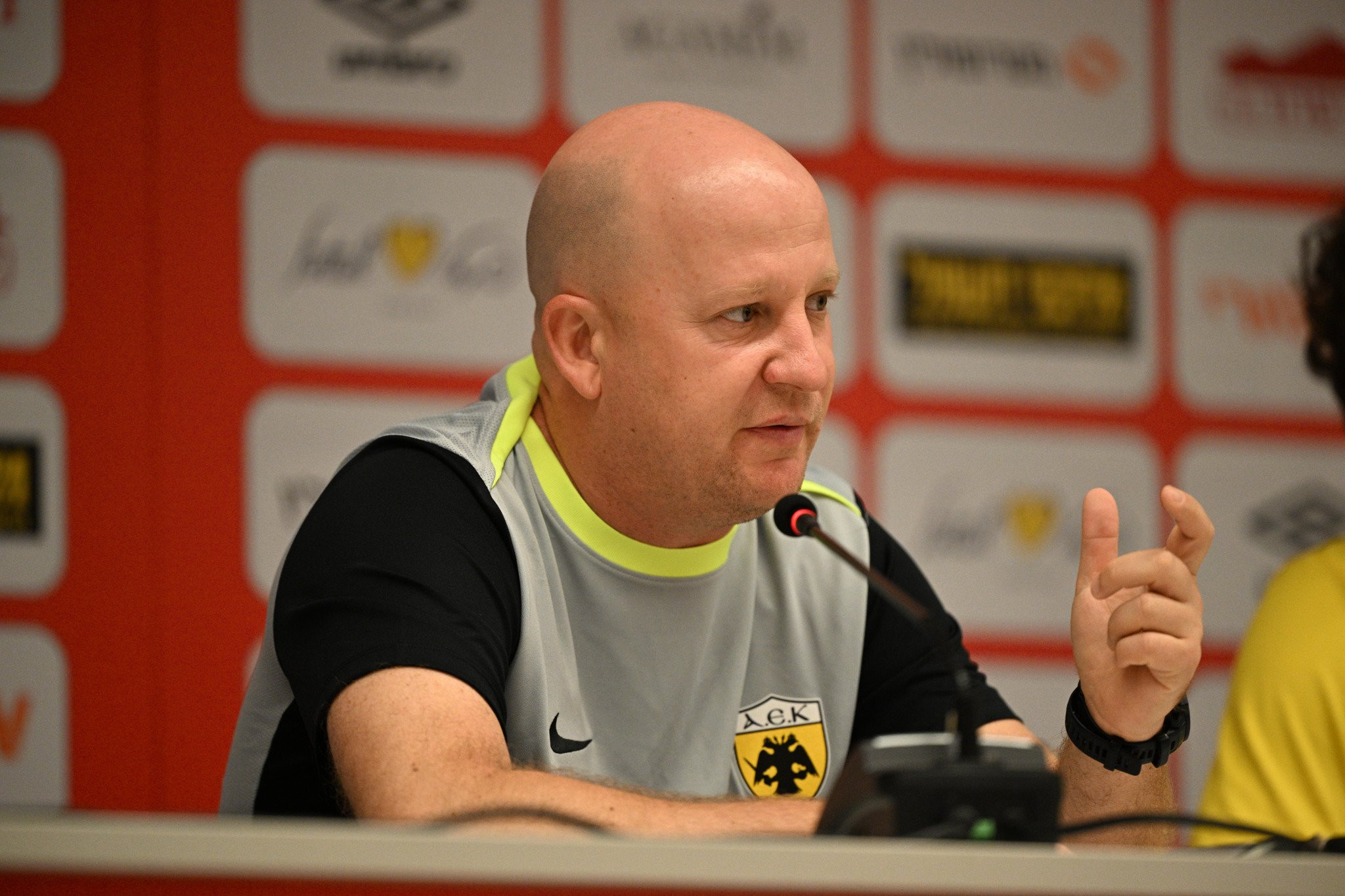 Νίκολιτς: «Ήρθαμε για το αποτέλεσμα, όχι δώρα στην Χάποελ - Πρέπει να βάλουμε γκολ»