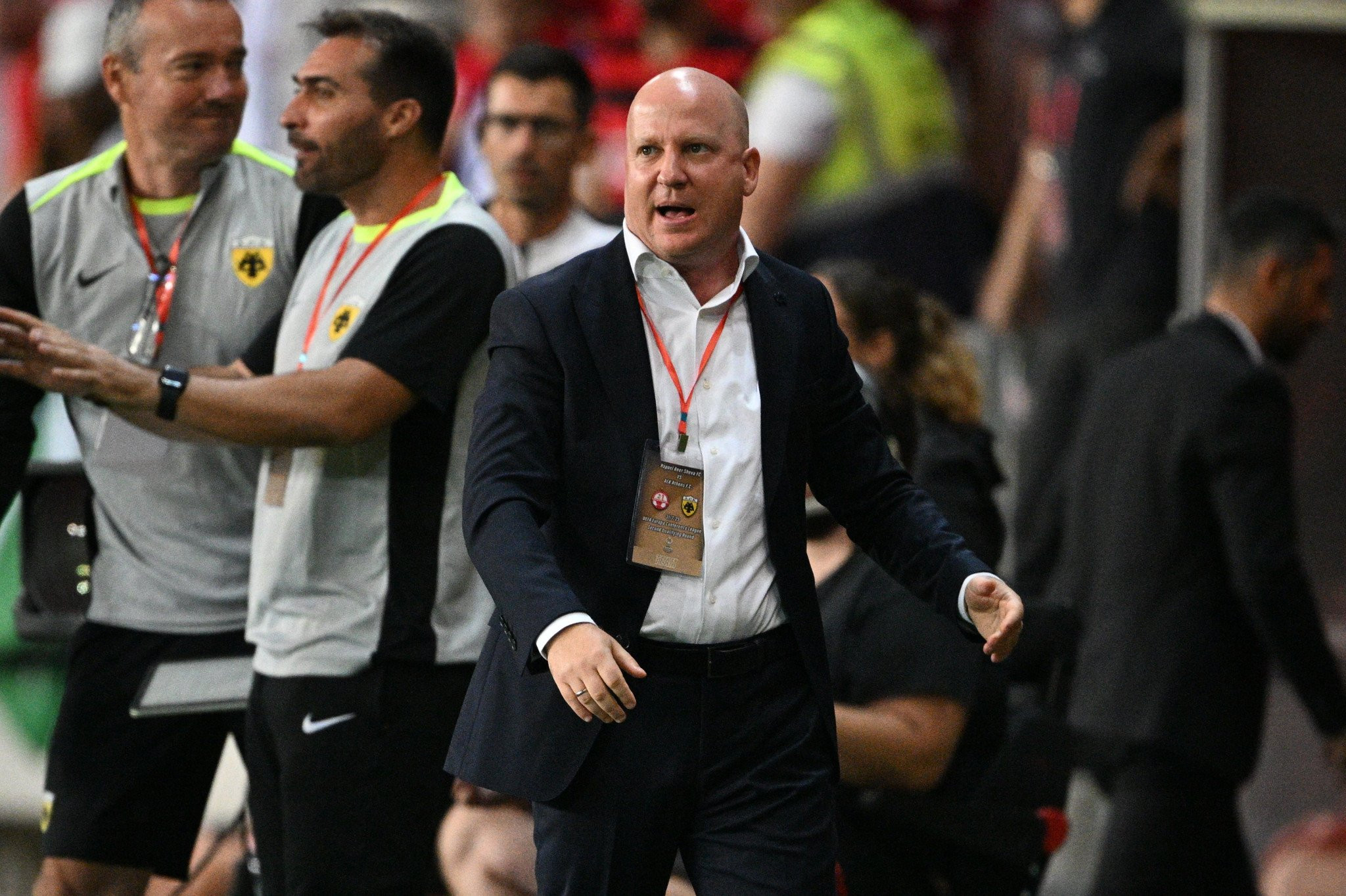 Δεν έχασε χρόνο ο Νίκολιτς – Από την πτήση «ανέλυε» τι δεν έκανε καλά η ΑΕΚ στο Ντέμπρετσεν