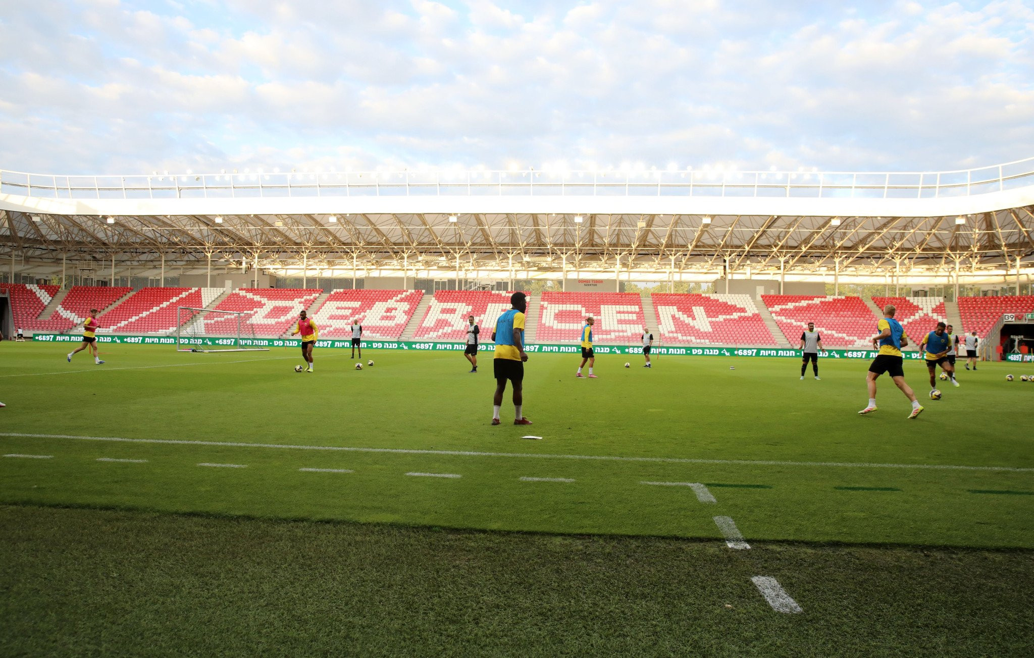 500 φίλοι της ΑΕΚ στο Ντέμπρετσεν δίπλα στην ομάδα του Νίκολιτς