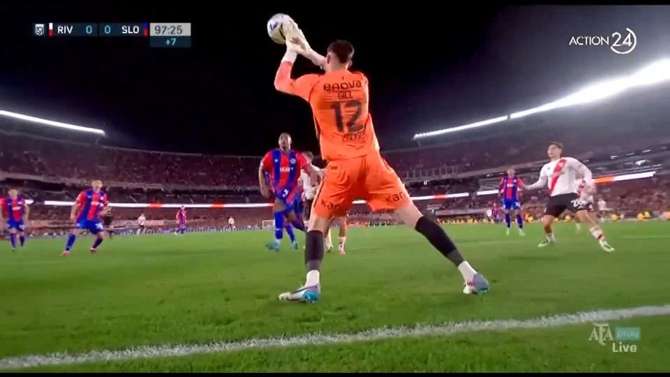 Ο ήρωας της Σαν Λορέντσο - Η τρομερή επέμβαση του Χιλ που κράτησε το μηδέν στο 97' (video)