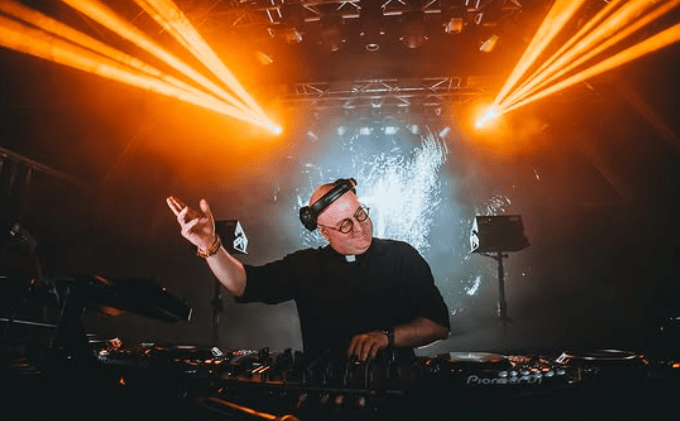 Πασίγνωστος dj - ιερέας θα είναι παρών στο πάρτι του πορτογαλικού Super Cup