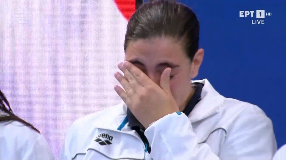 «Λύγισαν» οι Παγκόσμιες Πρωταθλήτριες του Παυλίδη κατά την διάρκεια της απονομής μεταλλίων (vid)