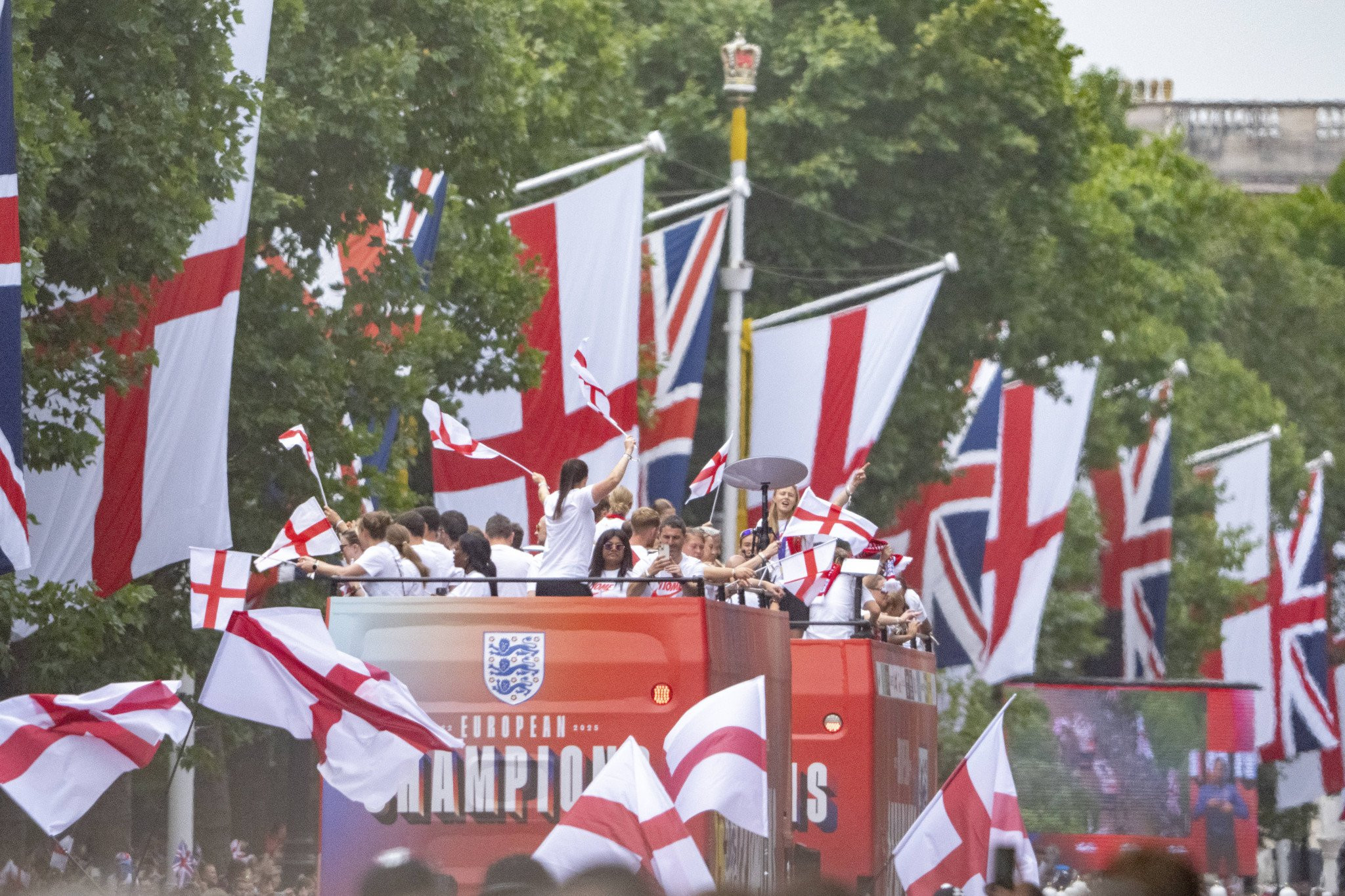 «Βούλιαξε» το Λονδίνο με πάνω από 65.000 κόσμου για την πρωταθλήτρια Εθνική γυναικών της Αγγλίας