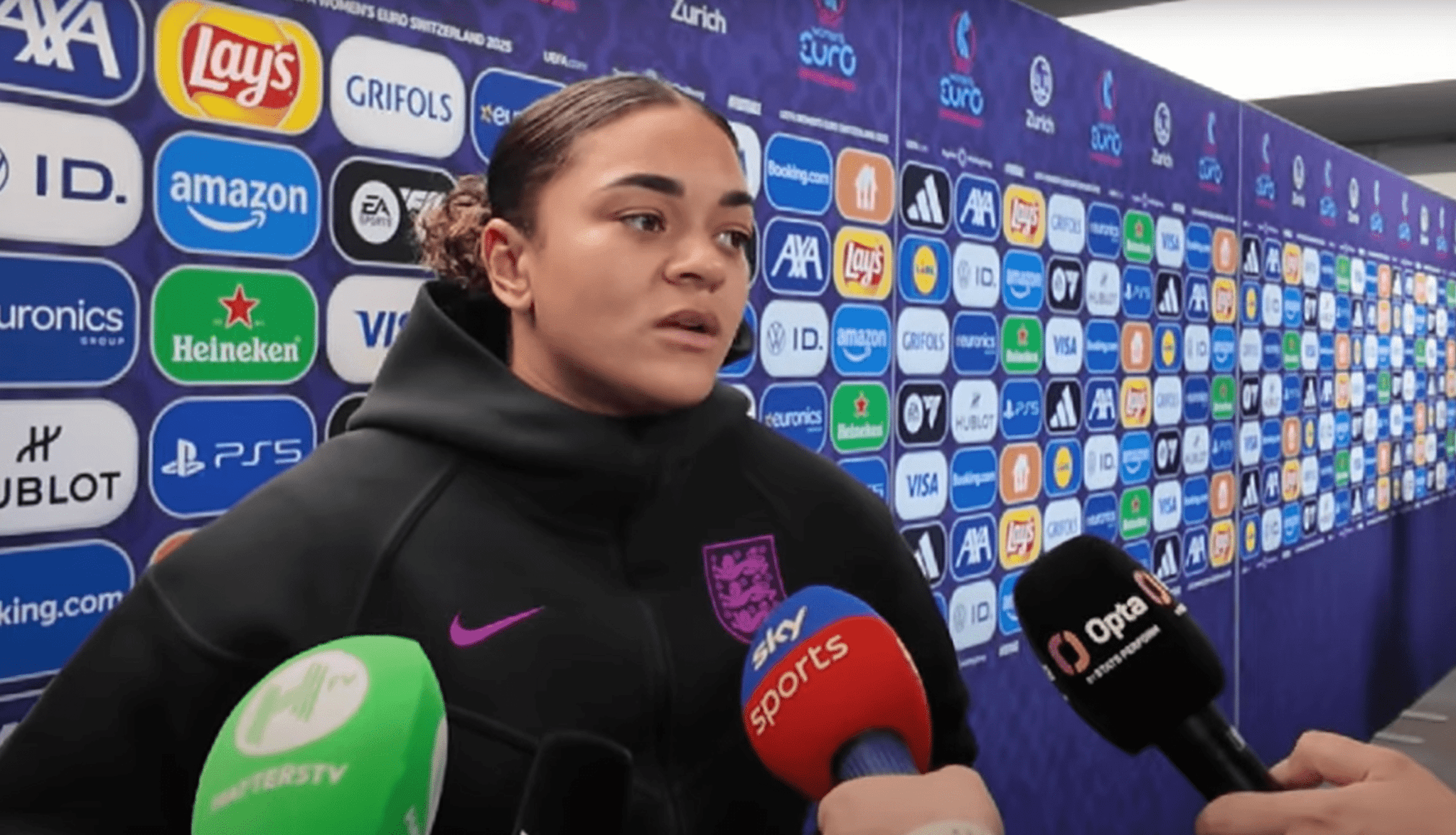 Σοκαριστική καταγγελία από παίκτρια της εθνικής Αγγλίας για ρατσισμό - Έκλεισε τα social