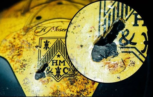 Τρομακτική εικόνα: Το κράνος του Γκασλί έκανε τρύπα από ένα μικρό χαλίκι, ενώ έτρεχε με 300 χιλιόμετρα/ώρα