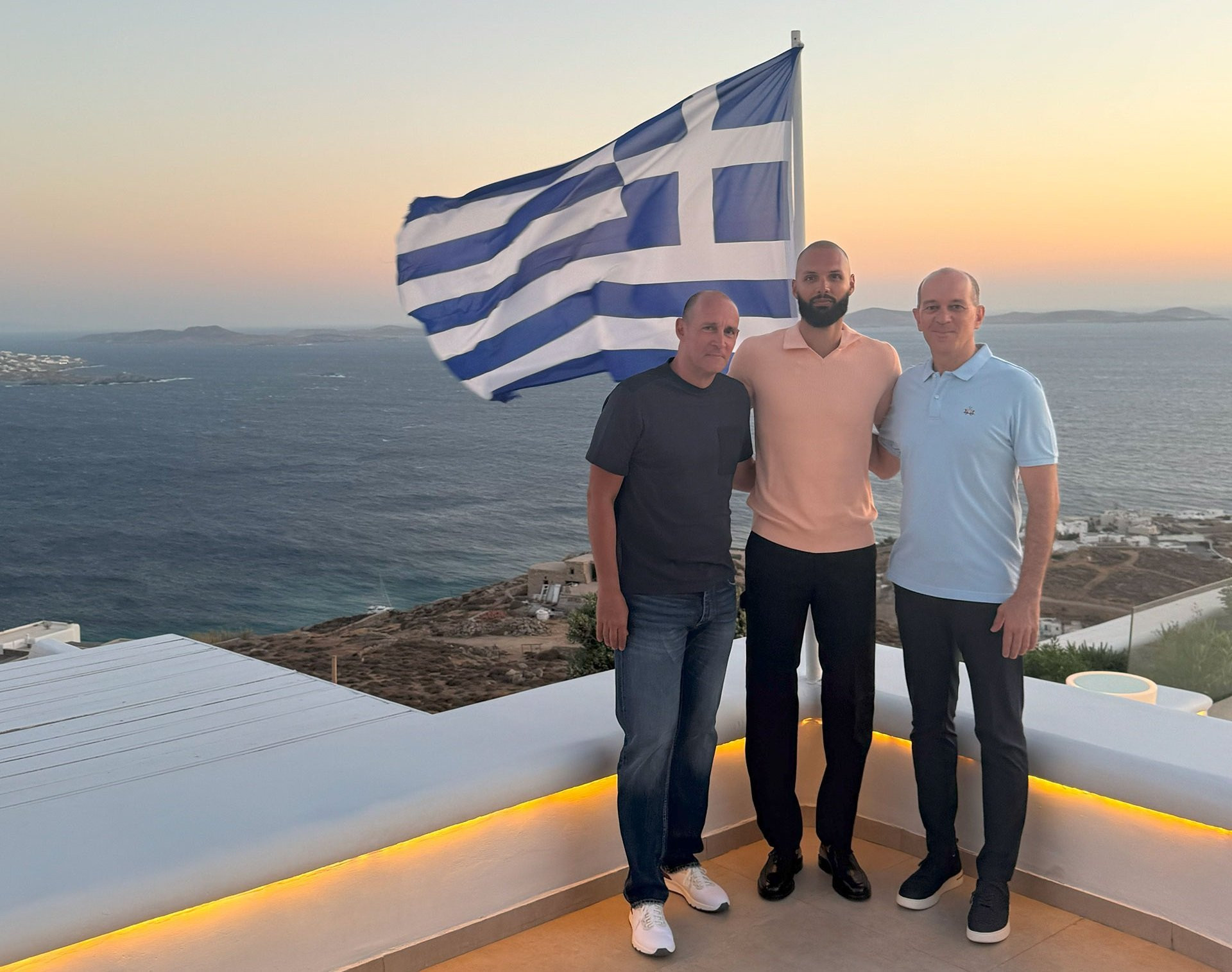 Σε ποιο σημείο της Ελλάδας τραβήχτηκε η φωτογραφία Αγγελόπουλων - Φουρνιέ