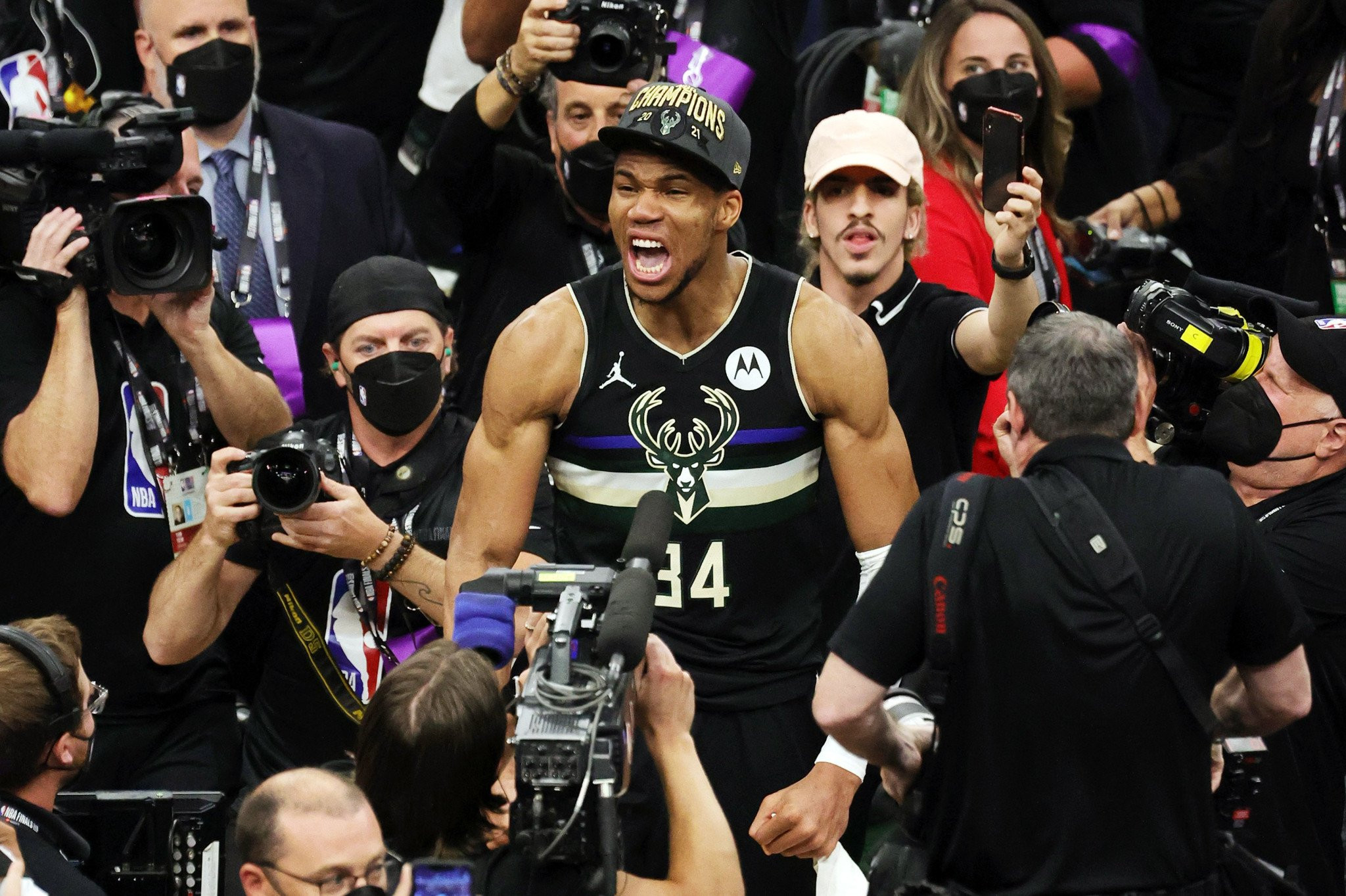 Τι κάνουν οι Μπακς για να διαγράψουν τις σκέψεις φυγής του Αντετοκούνμπο