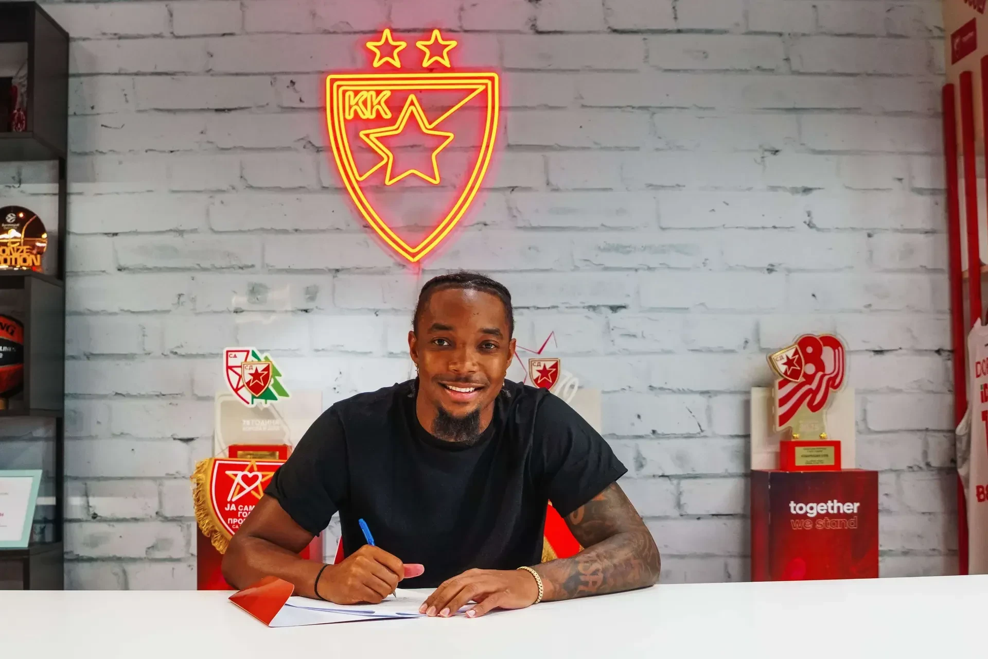 Επίσημη η «βόμβα» Γκρέιαμ από τον Ερυθρό Αστέρα