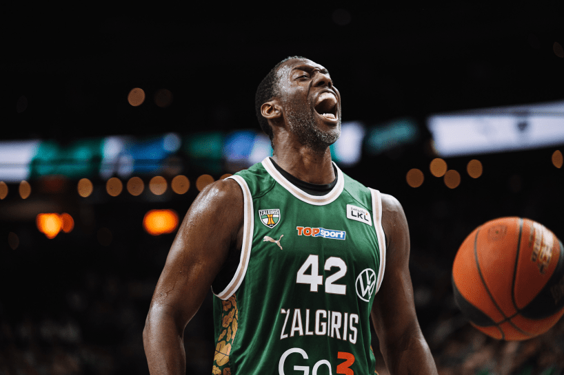 Προ των πυλών της Αρμάνι Μιλάνο ο Ντάνστον