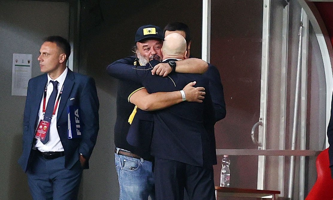 Ηλιόπουλος και Ριμπάλτα αγκάλιασαν τον Νίκολιτς (video)